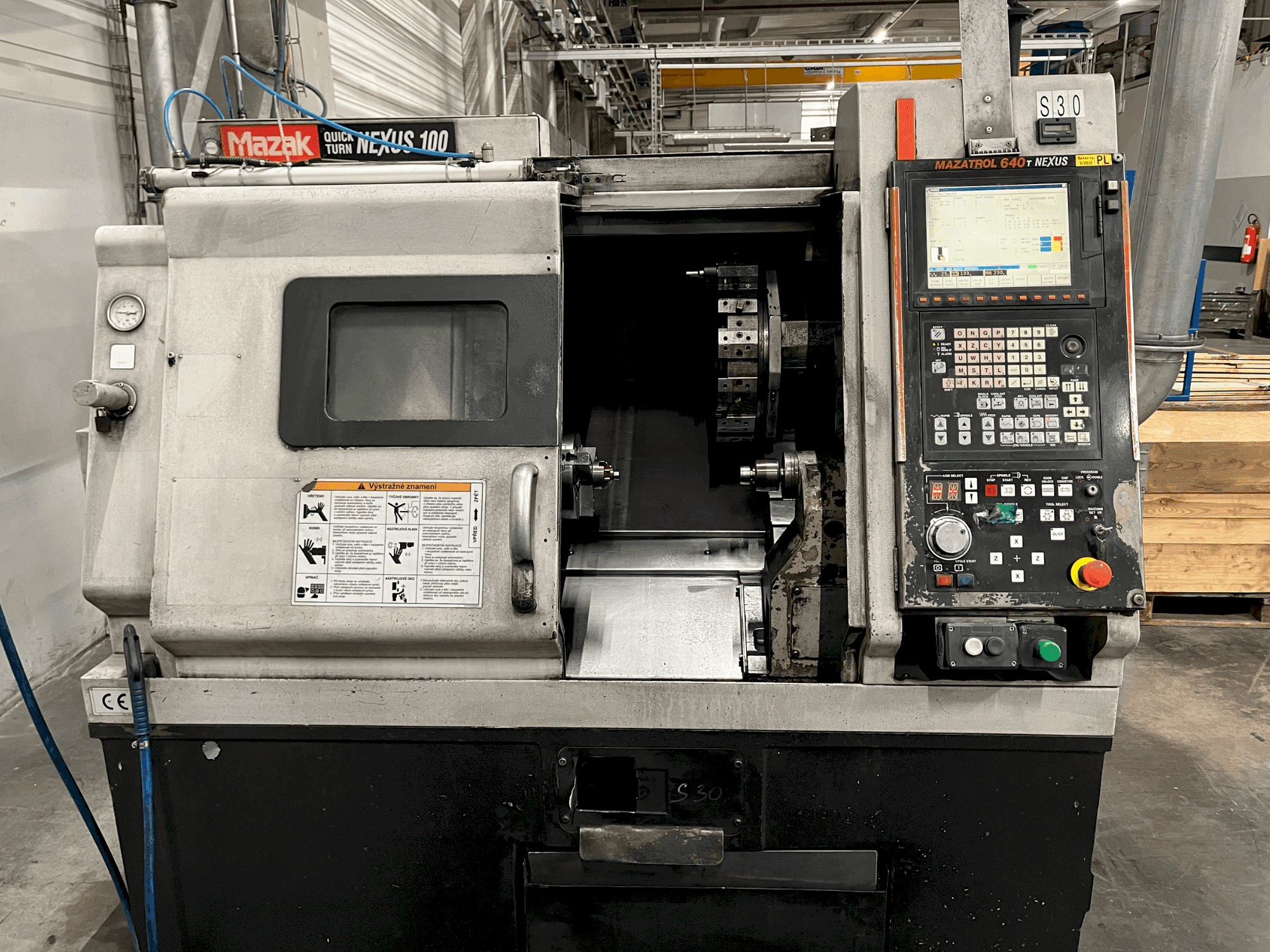 A Mazak Quick Turn Nexus 100  gép elölnézete