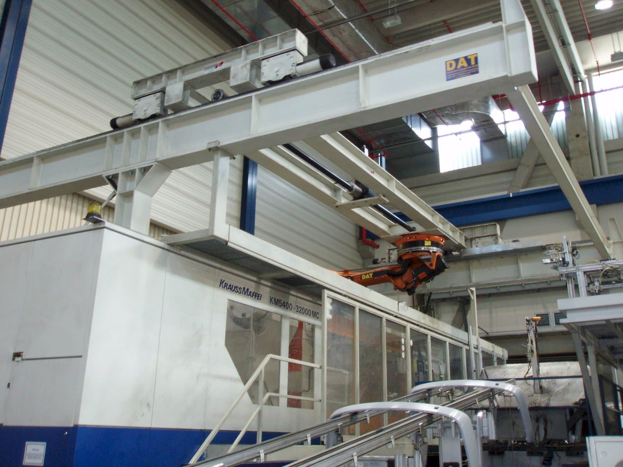 A Krauss Maffei 5400-32000 MC  gép elölnézete