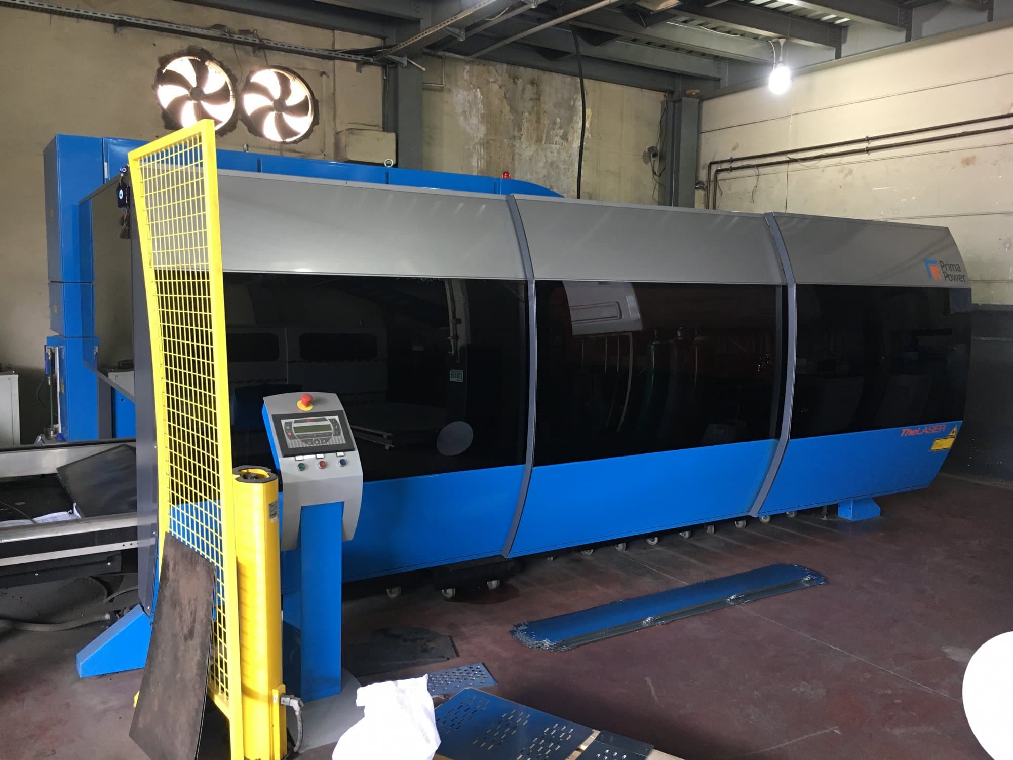 A Prima Power ZAPHIRO  gép elölnézete