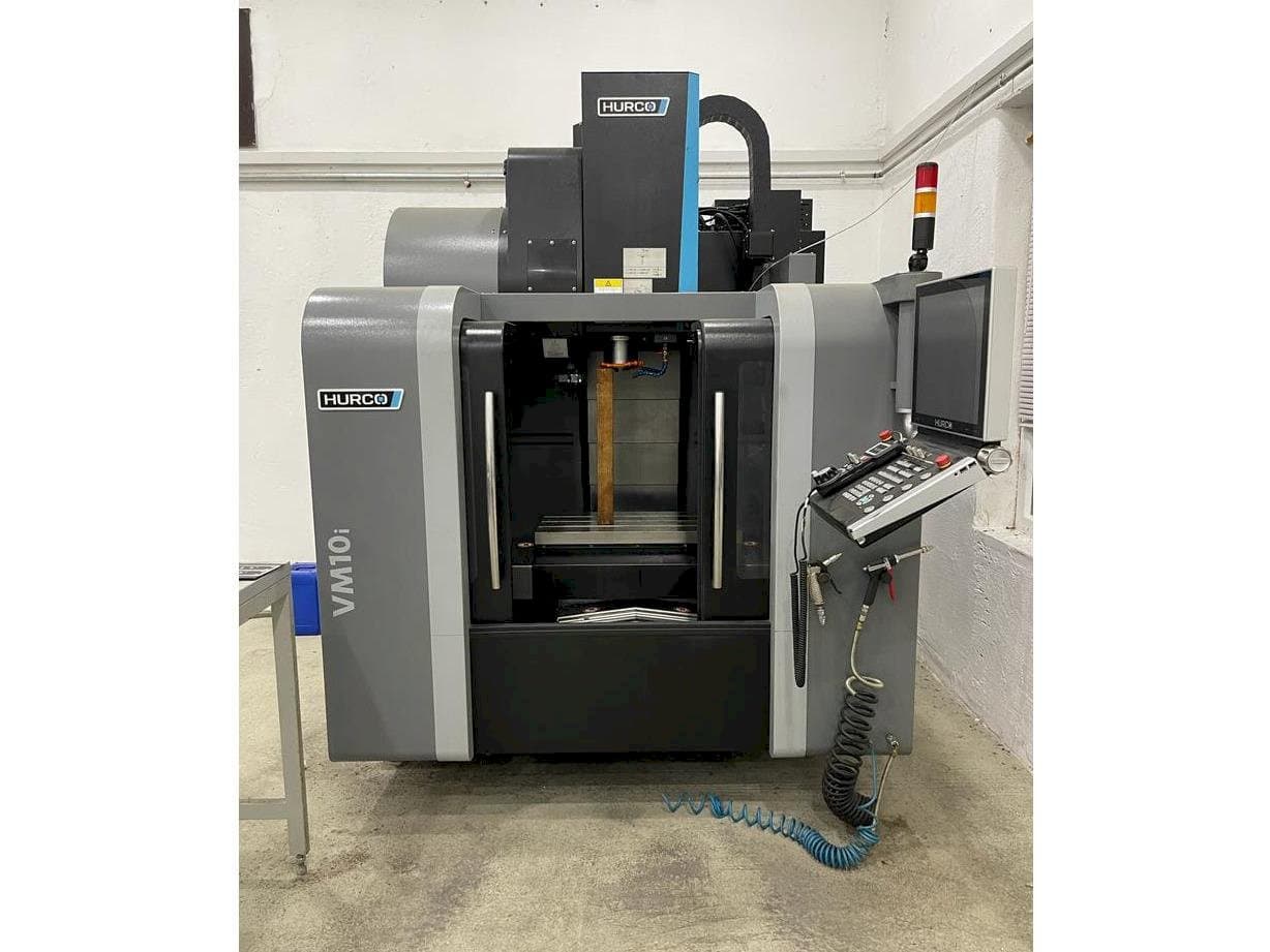 A Hurco VM 10 i  gép elölnézete