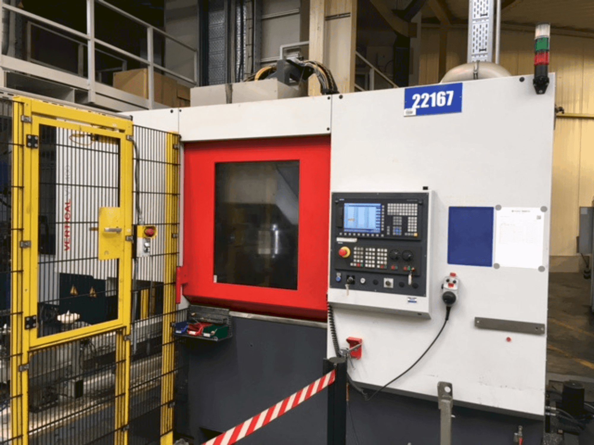 A EMCO VT 400  gép elölnézete