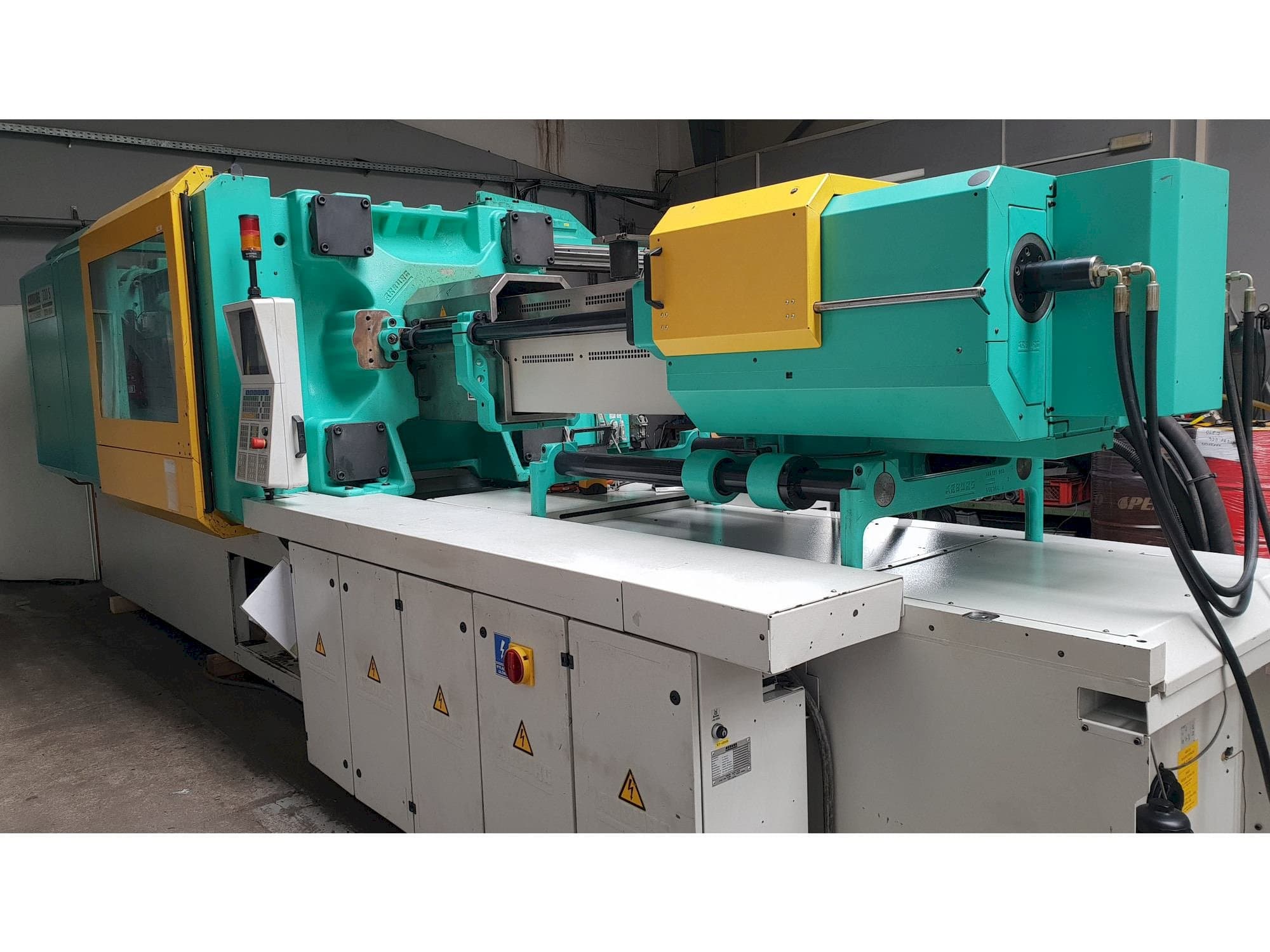 A Arburg Multilift H 720 - 3200 - 1300  gép elölnézete