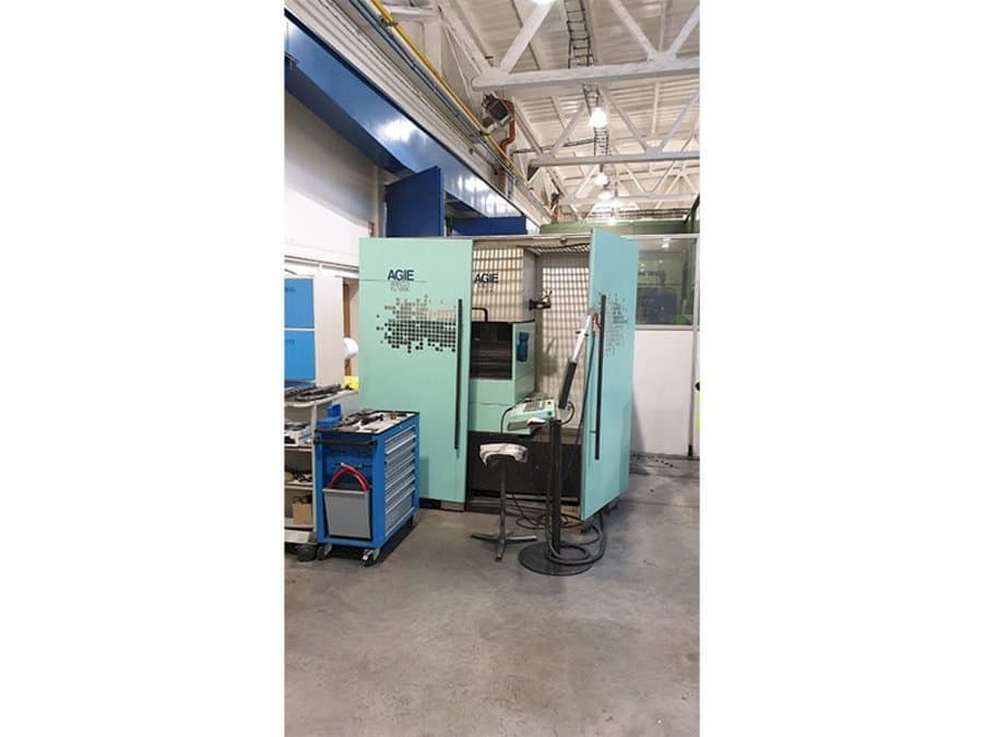 A AGIE Agiecut Classic 3  gép elölnézete