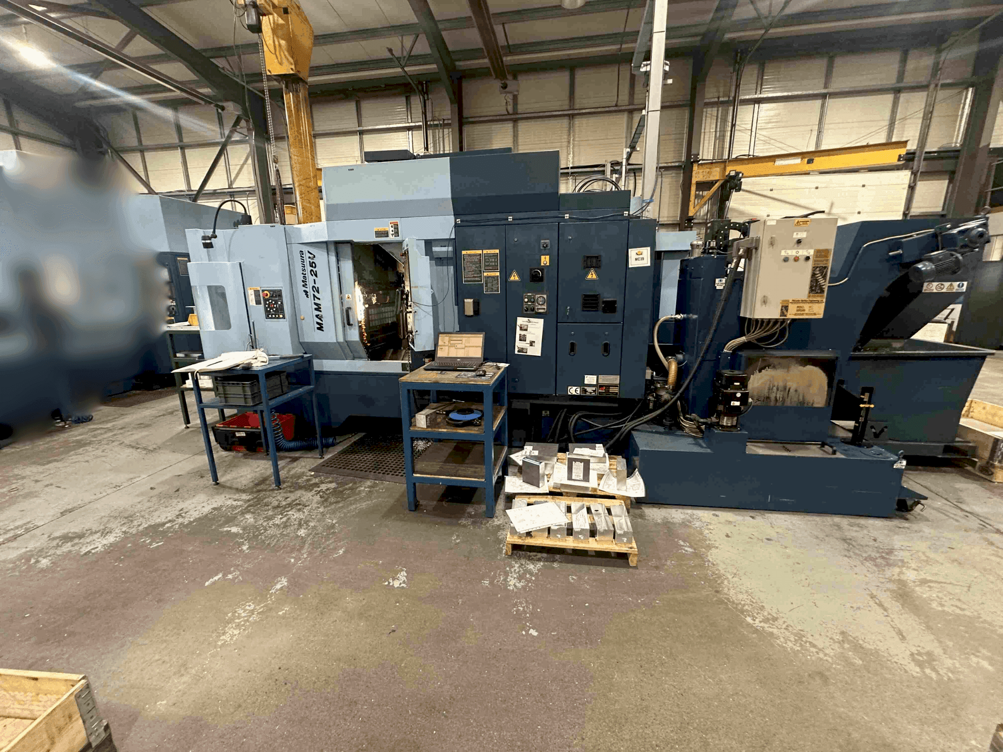 A Matsuura MAM72-25V  gép elölnézete