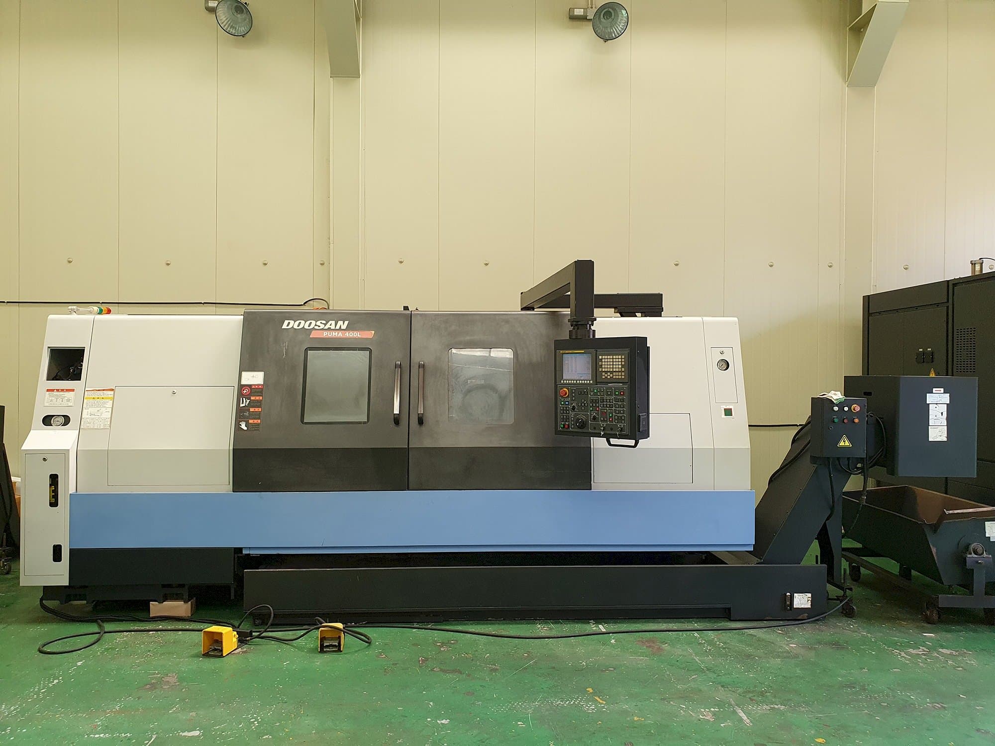 A Doosan PUMA 400LB  gép elölnézete