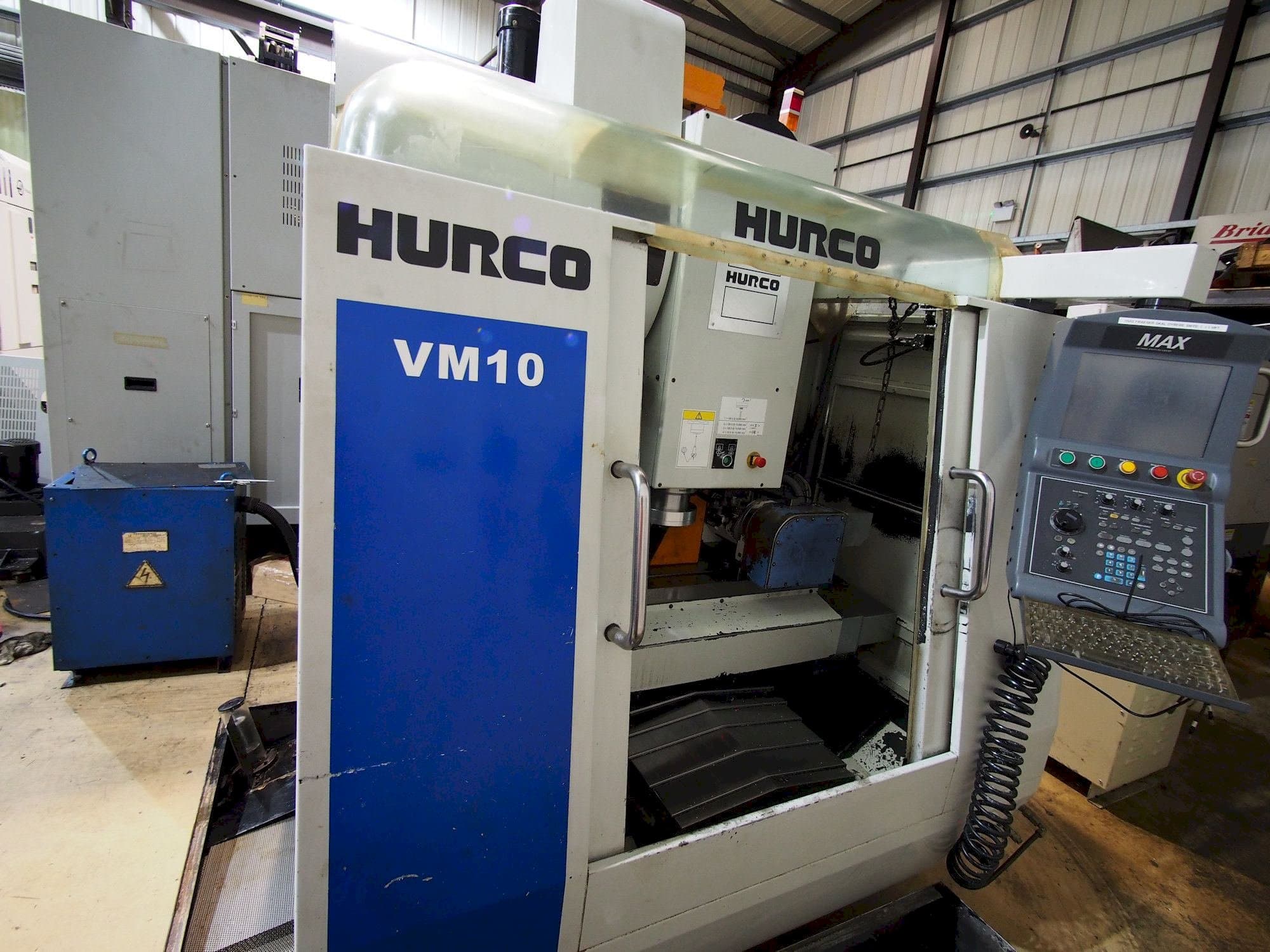 A Hurco VM10 gép elölnézete