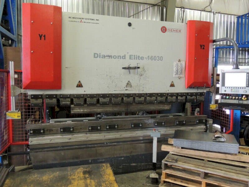 A Mitsubishi Dener Diamond Elite 16030 gép elölnézete