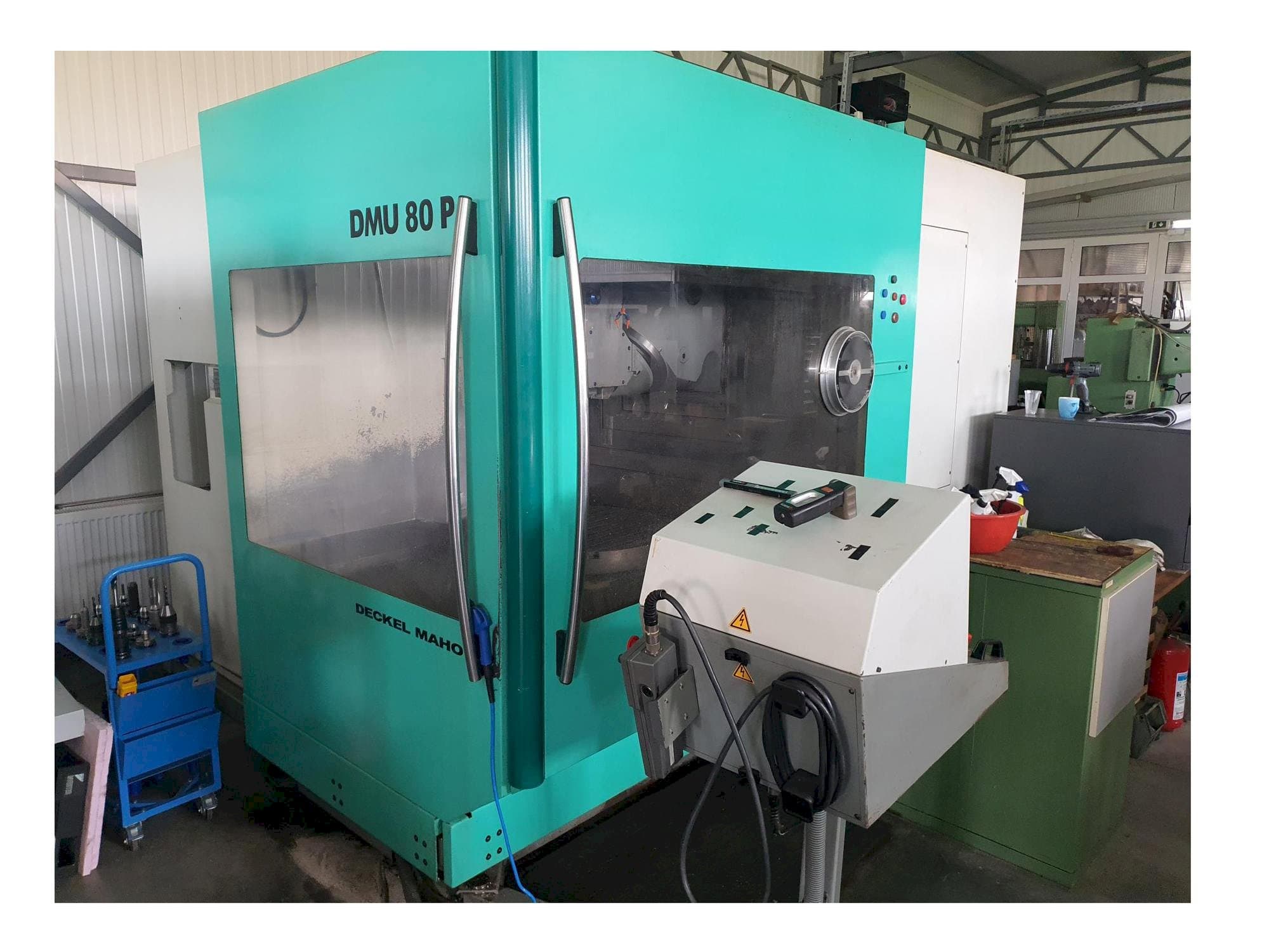 A DECKEL MAHO DMU 80 P  gép elölnézete