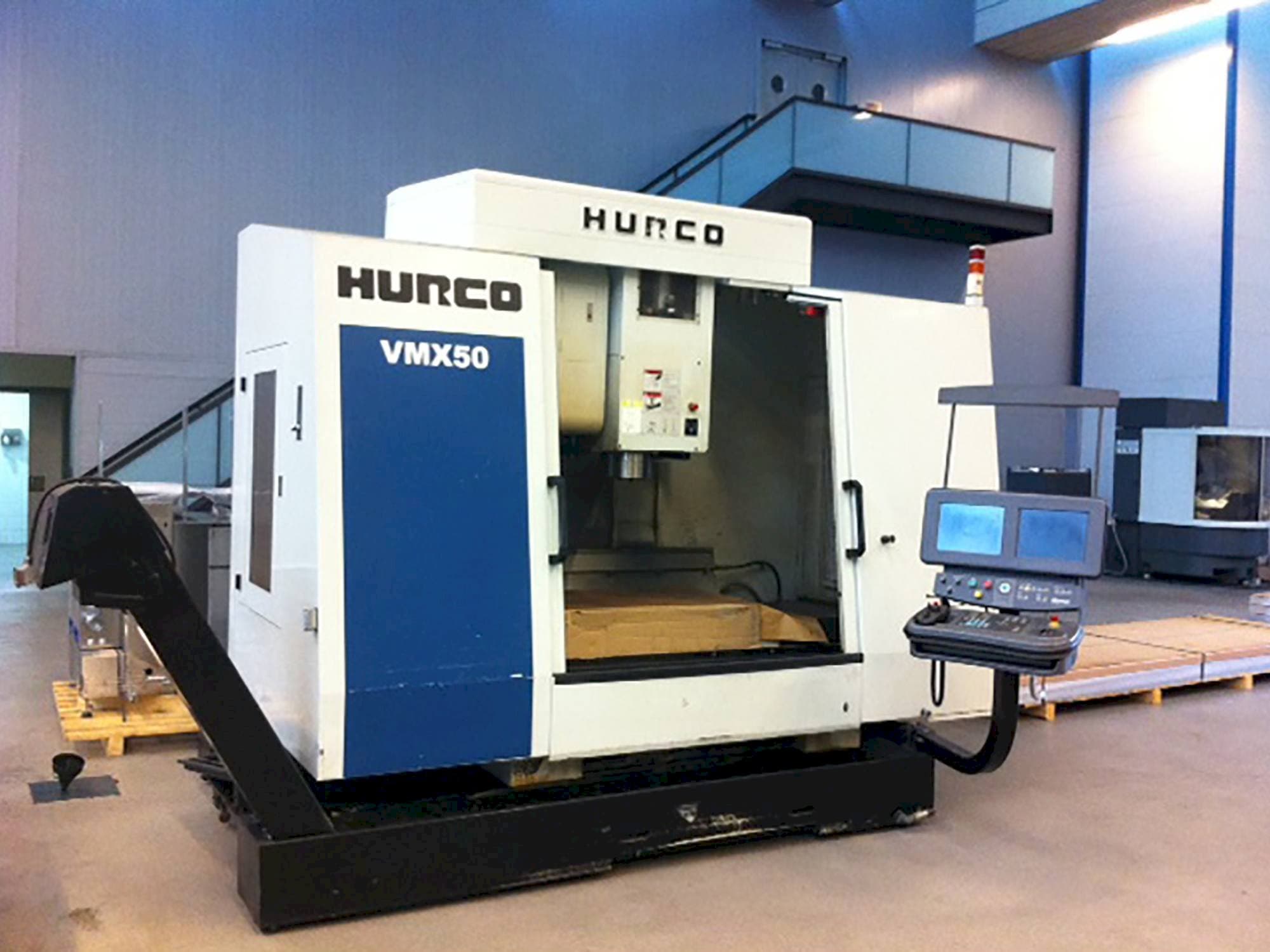 A Hurco VMX 50/40T  gép elölnézete