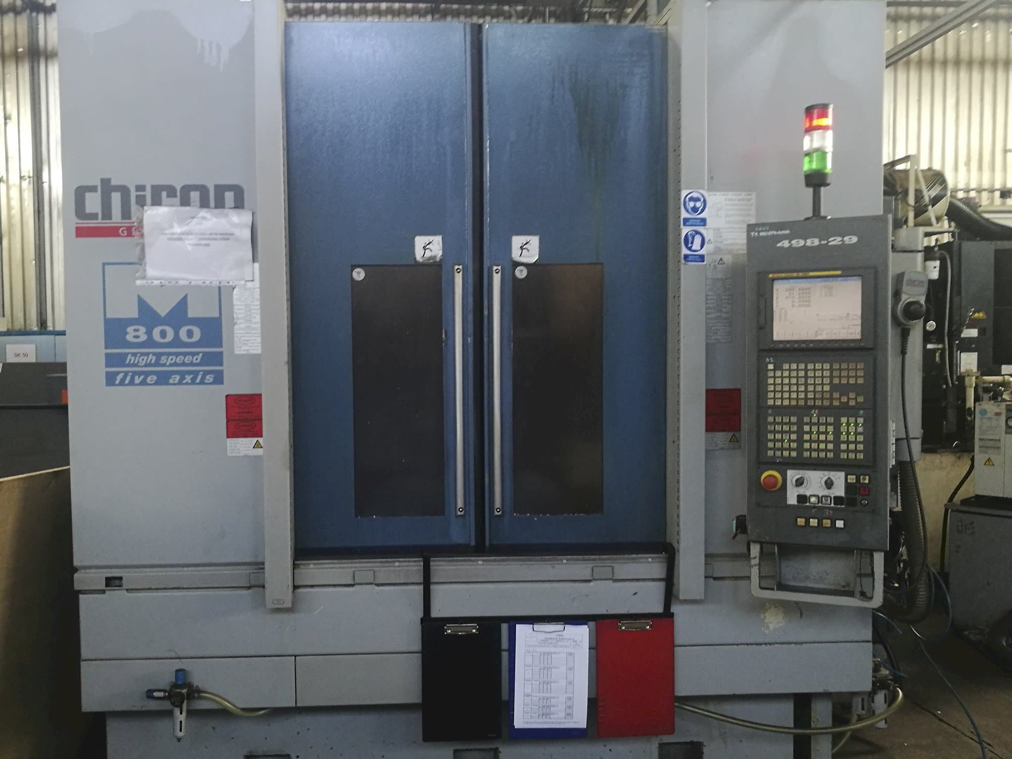 A CHIRON MILL 800 gép elölnézete