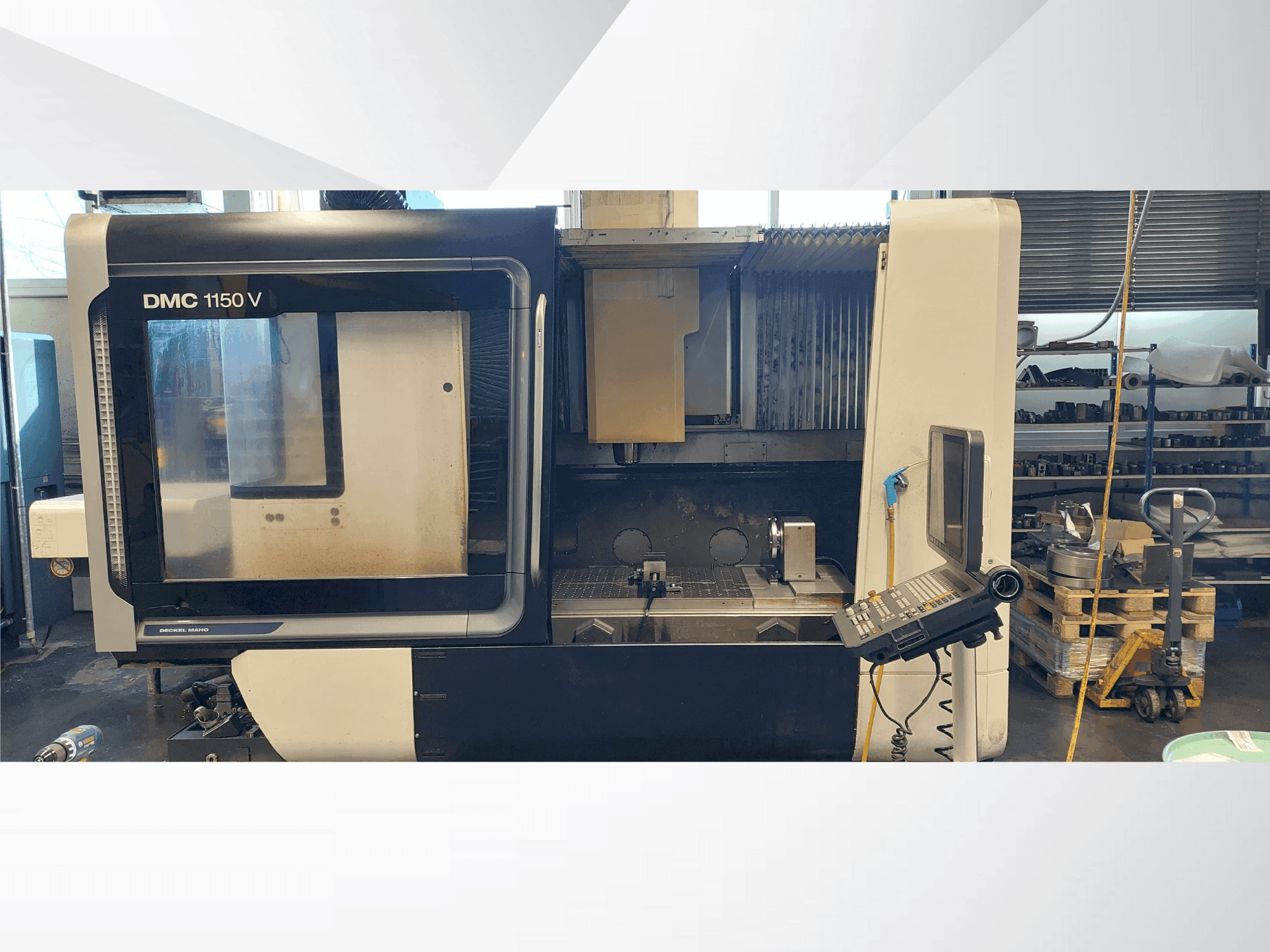 A DMG MORI DMC 1150  gép elölnézete
