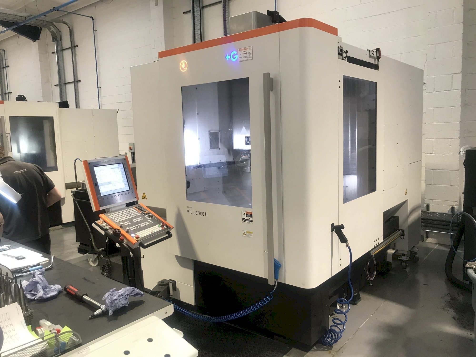 A MIKRON Mill E 700 U  gép elölnézete