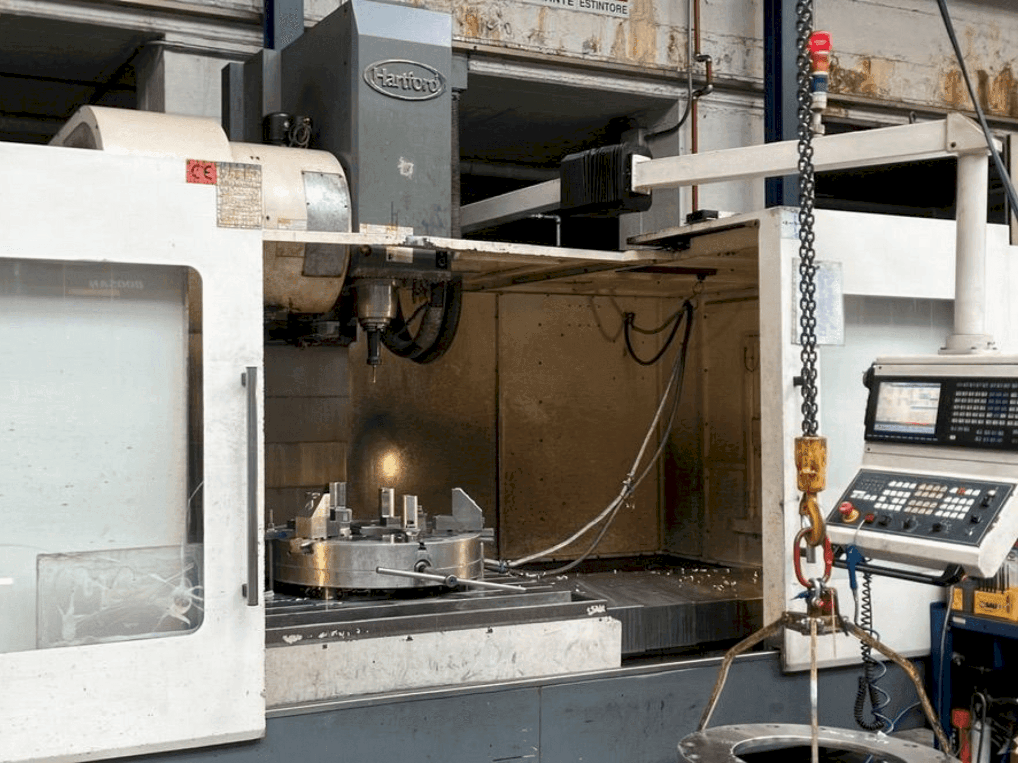 A HARTFORD HCMC 18  gép elölnézete