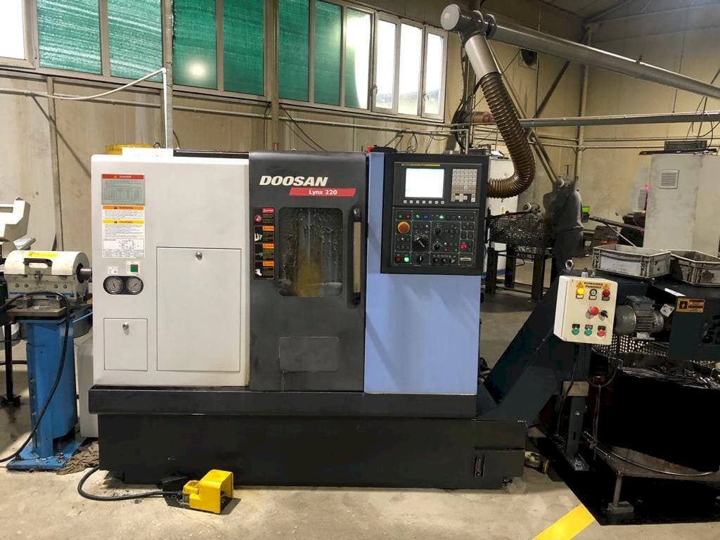 A Doosan Lynx 220 B gép elölnézete