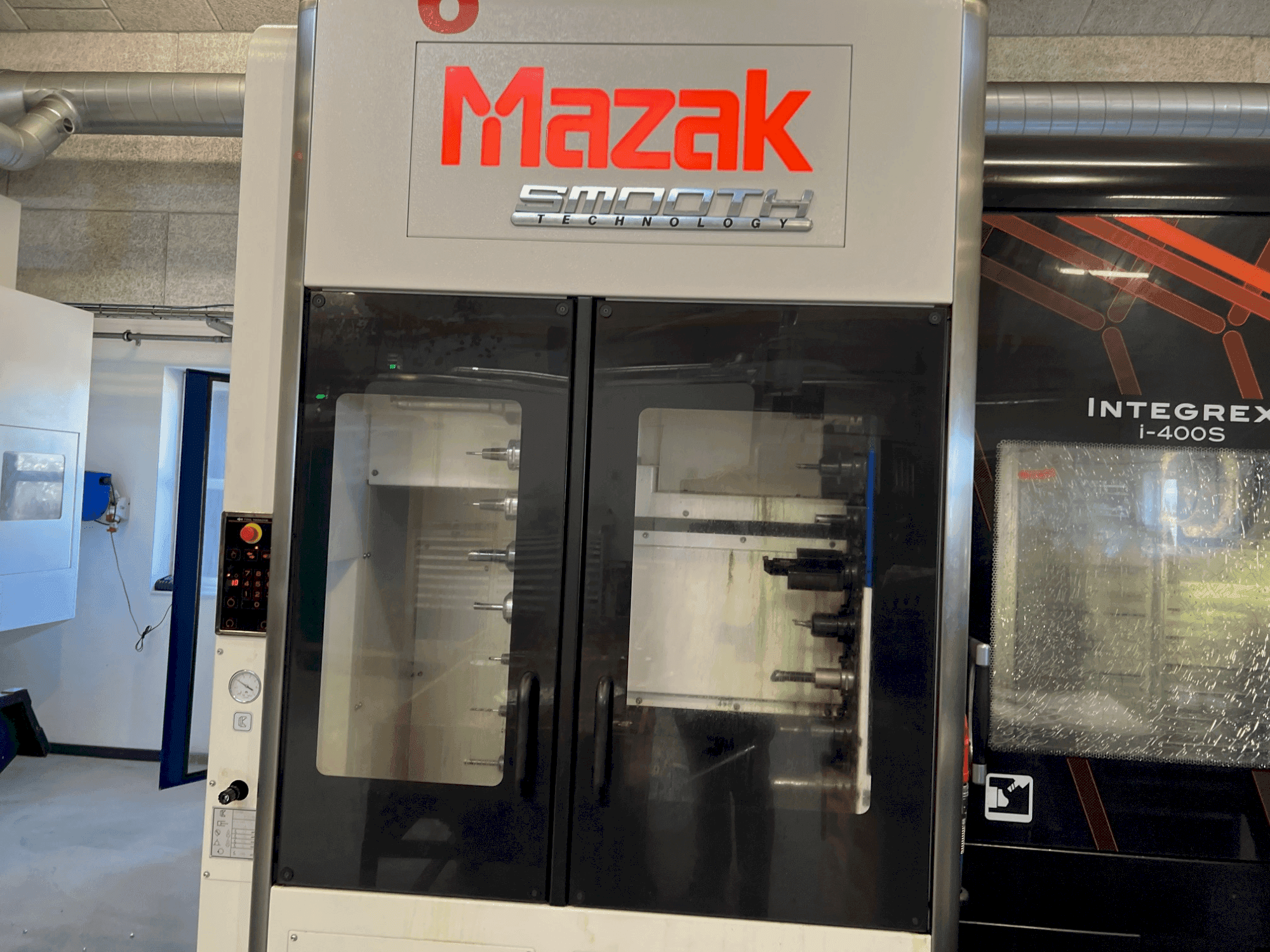 A Mazak Integrex i-400S  gép elölnézete