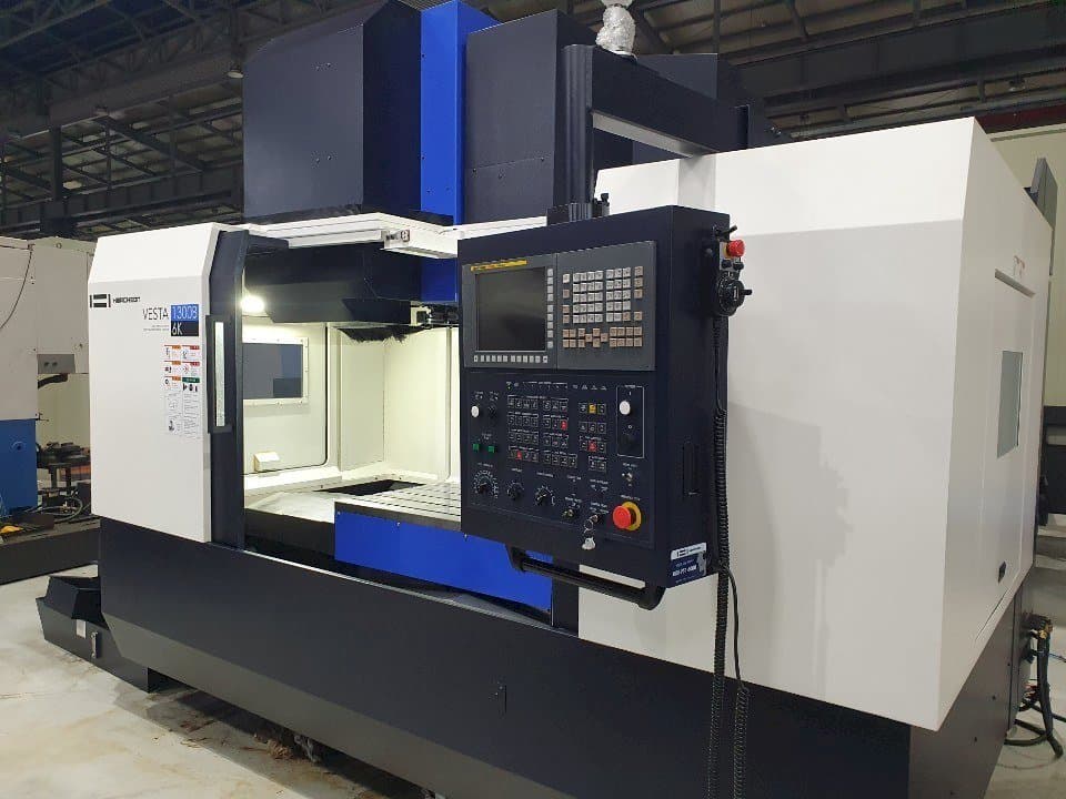 A HWACHEON VESTA-1300B  gép elölnézete