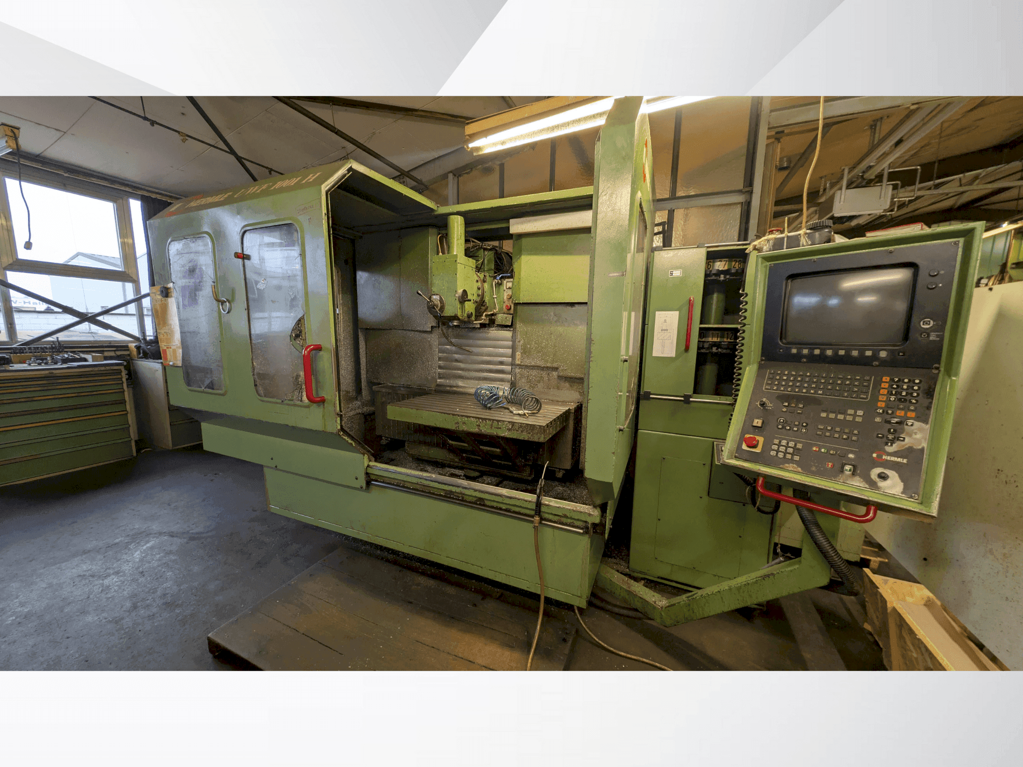 A HERMLE 1001  gép elölnézete