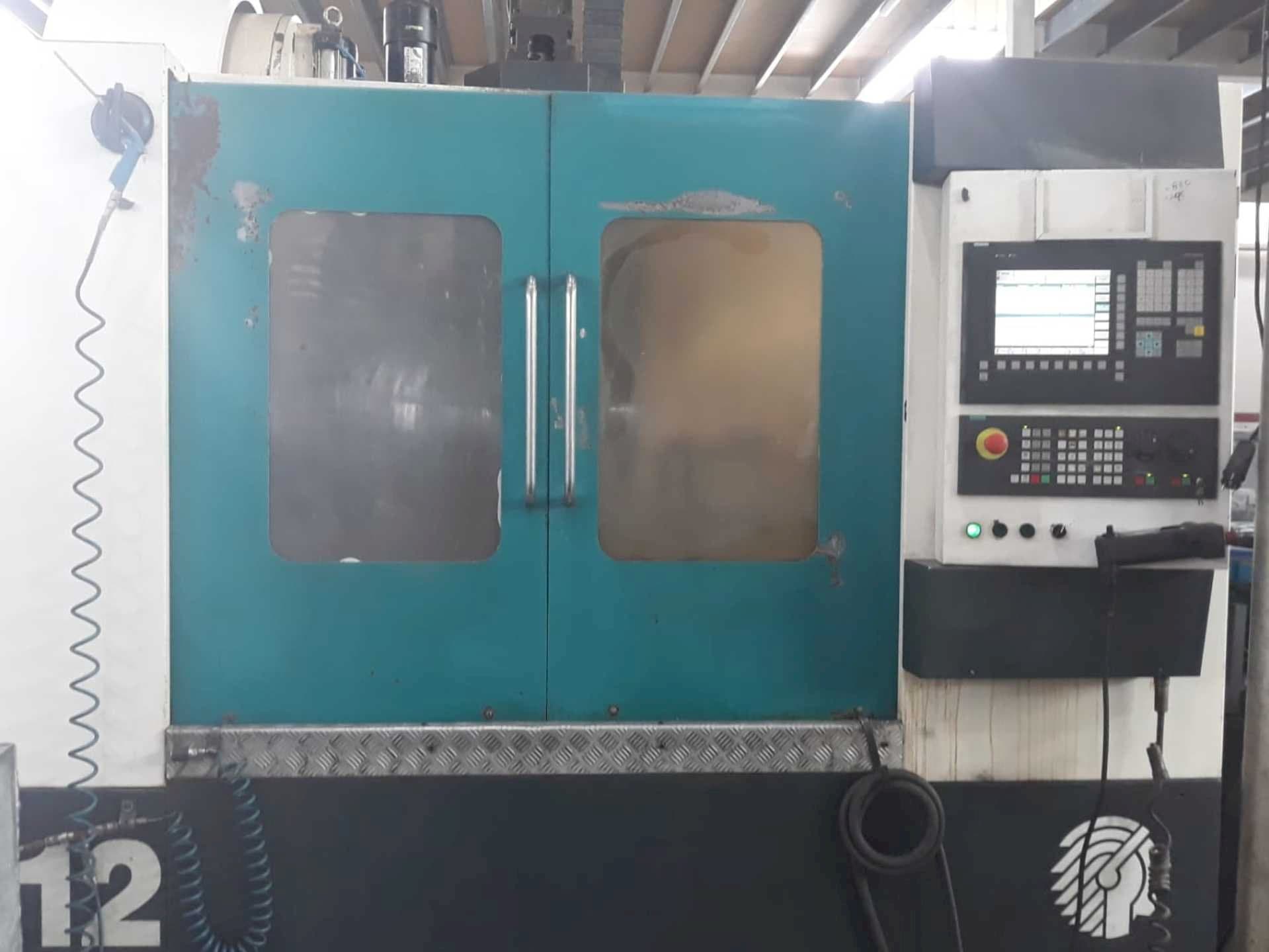 A Huron VX12  gép elölnézete