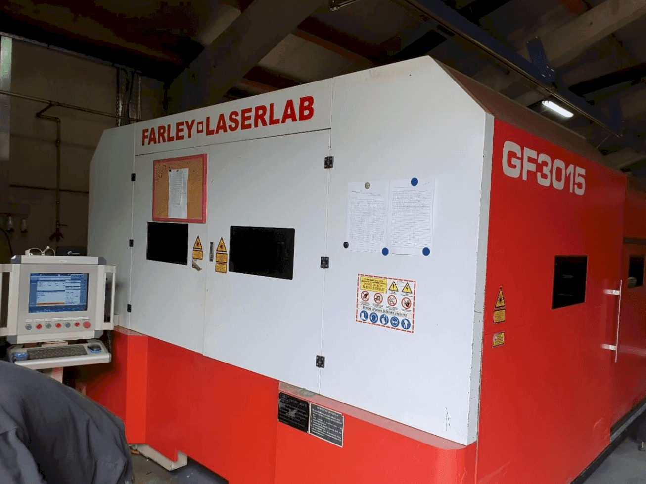A Farley Laserlab Ht Gf 3015 Fiber  gép elölnézete