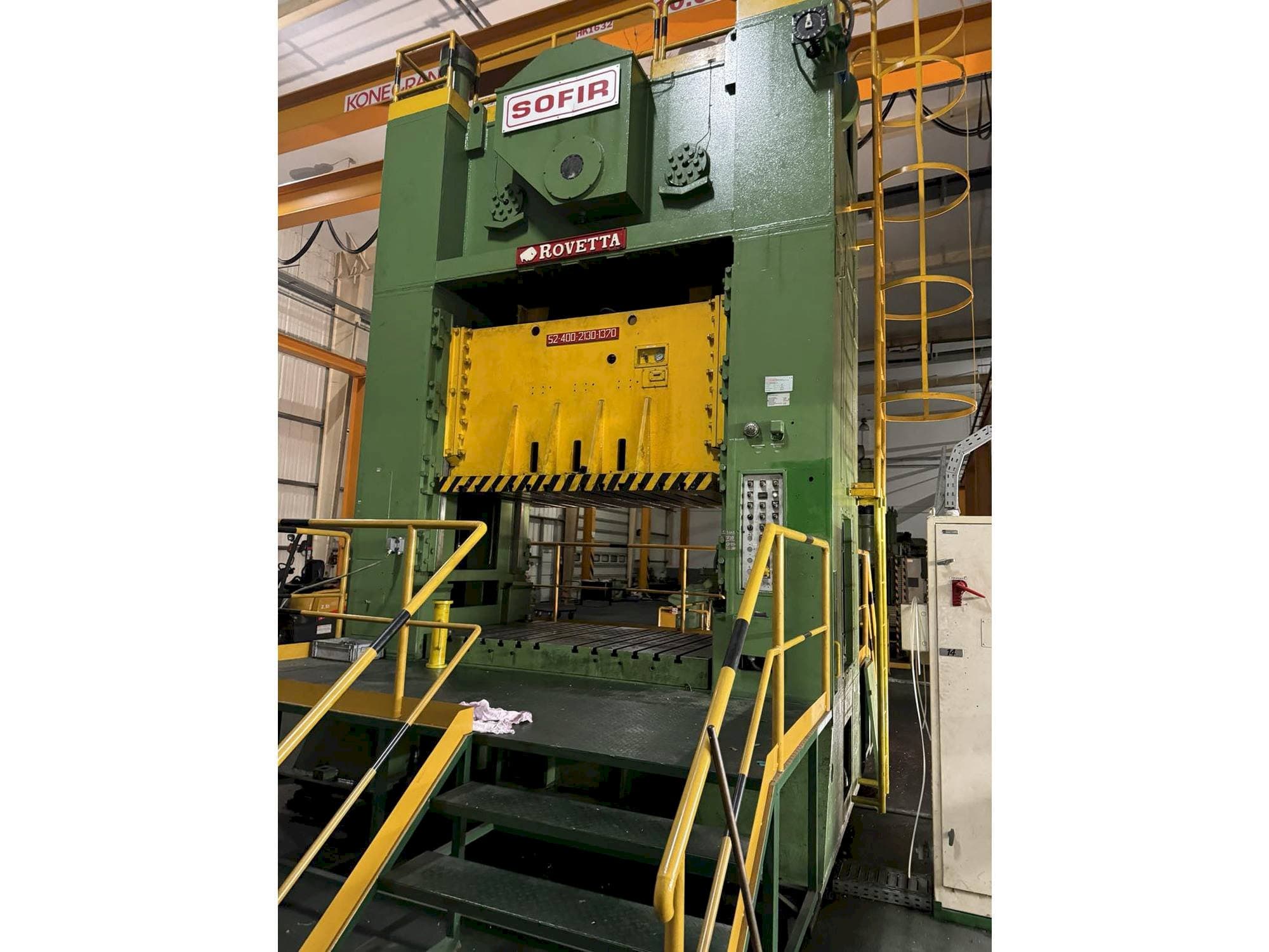 A ROVETTA 400t  gép elölnézete