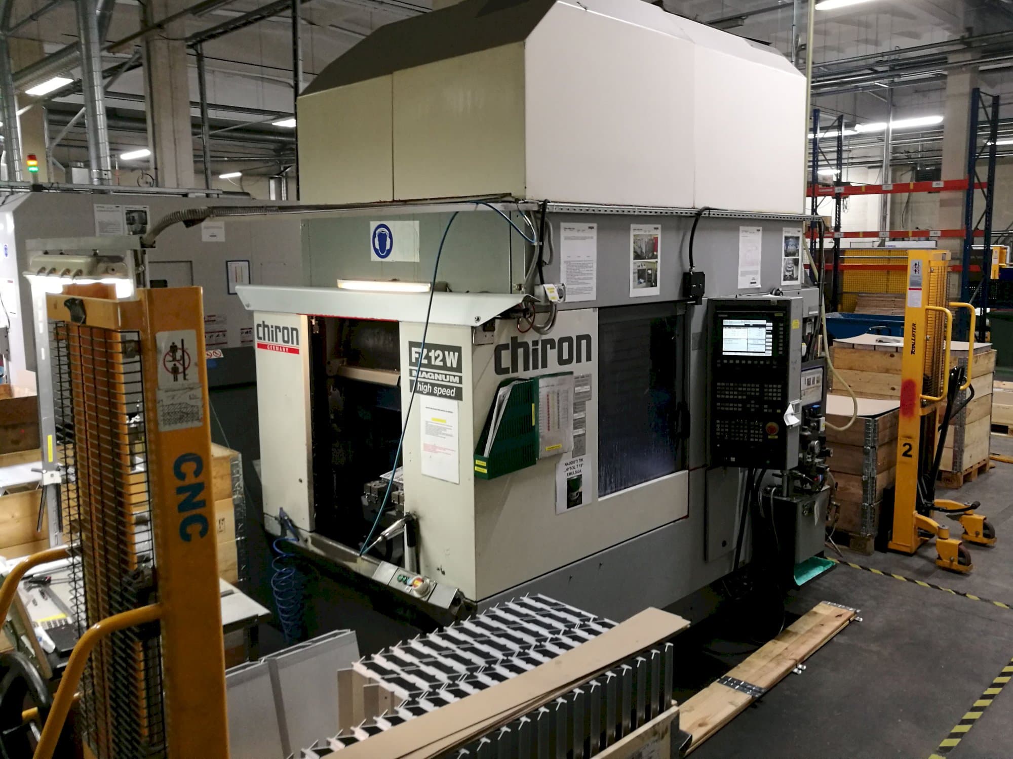 A Chiron FZ 12 W  gép bal oldali nézete