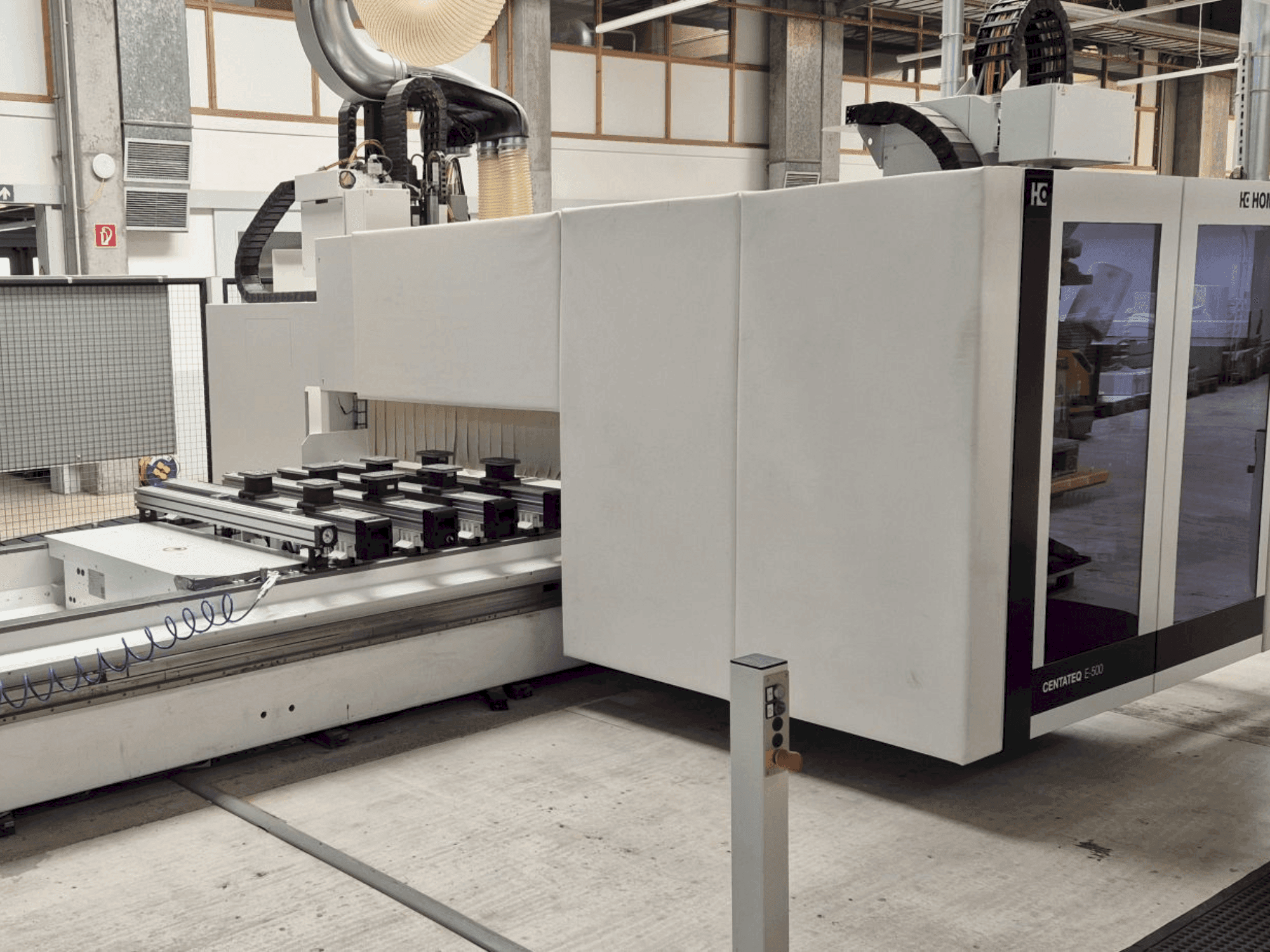 A HOMAG CENTATEQ E-500  gép elölnézete