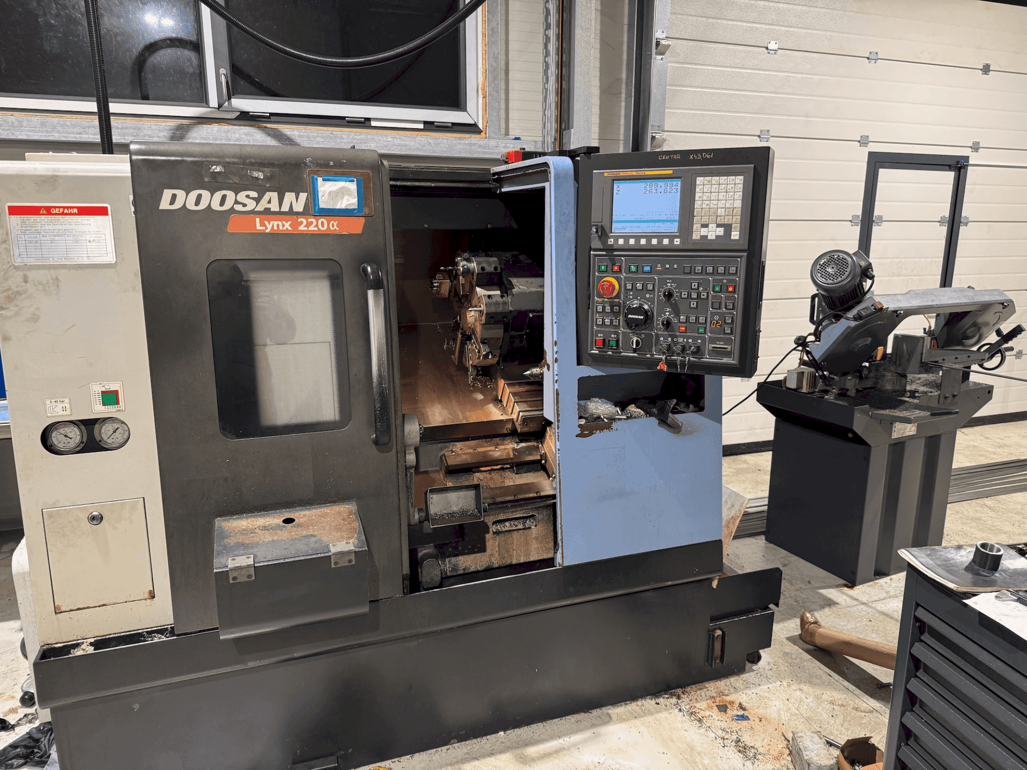 A DOOSAN Lynx 220 Alpha  gép elölnézete