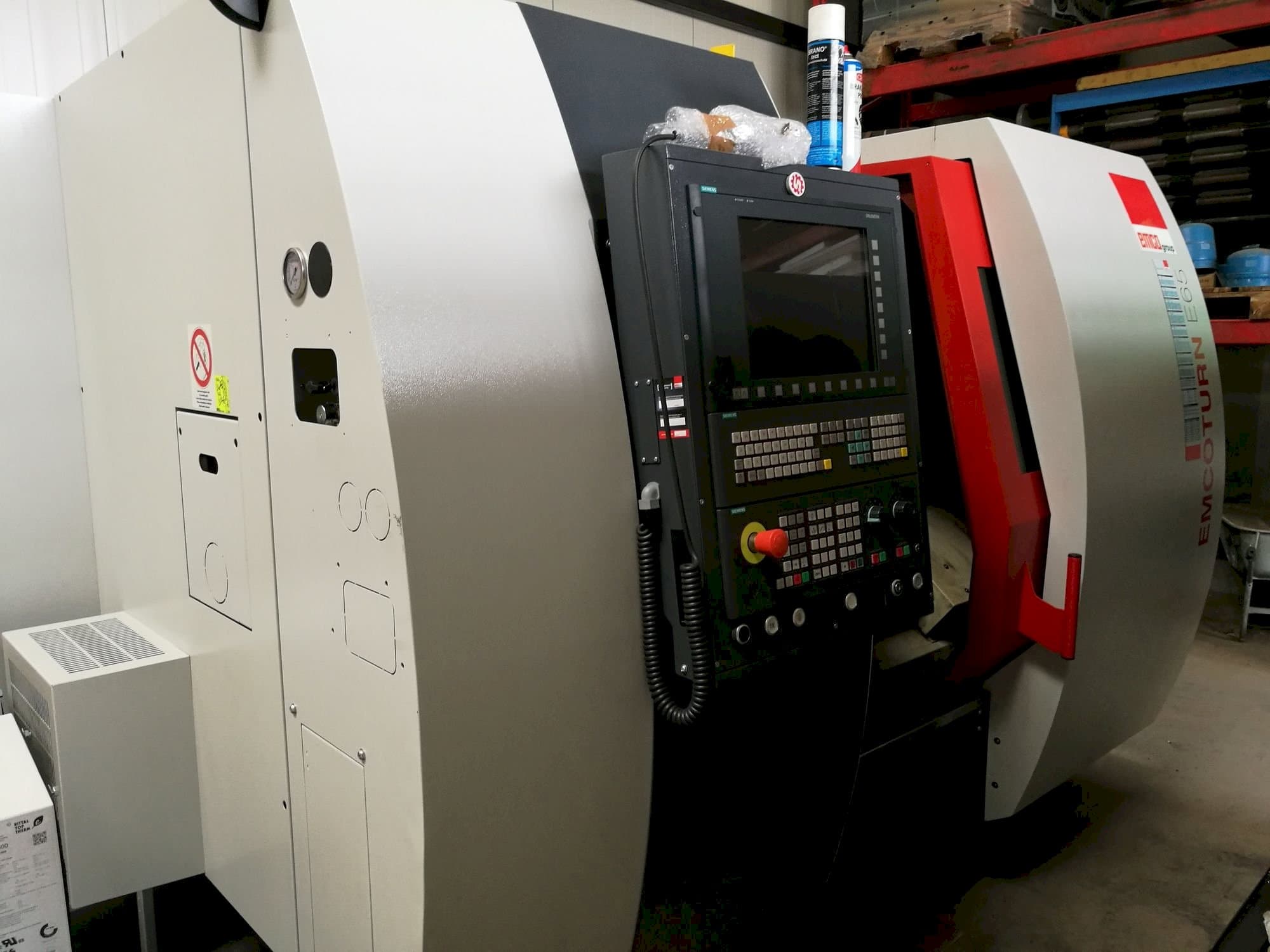 A EMCO Emcoturn E65  gép elölnézete