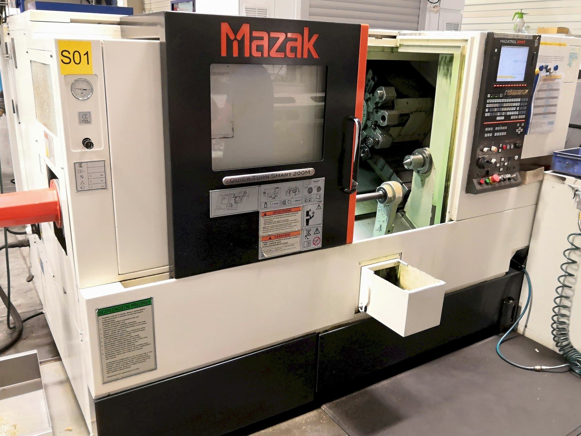 A Mazak Quick Turn Smart 200M  gép elölnézete