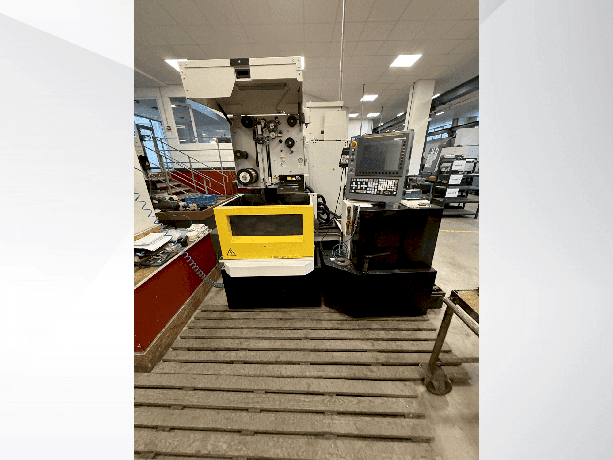 A FANUC Robocut alpha-C400iB  gép elölnézete