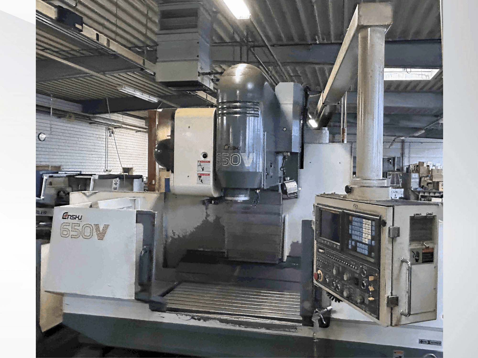 A Enshu 650 V  gép elölnézete