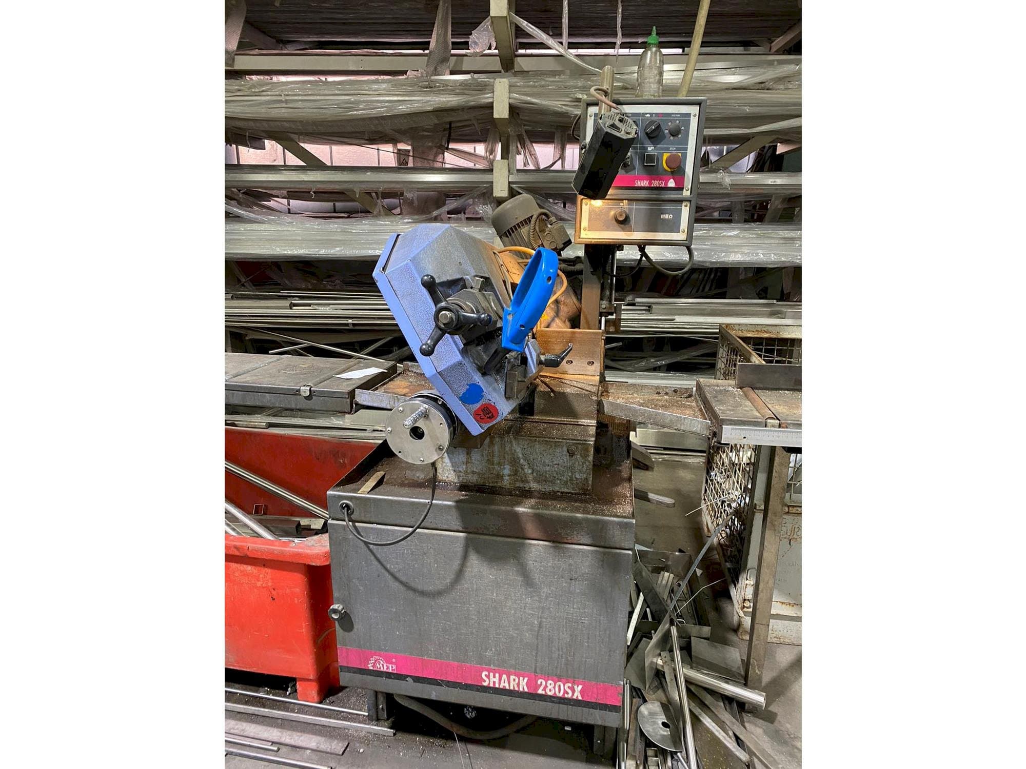 A Nisshinbo MAP-750  gép elölnézete