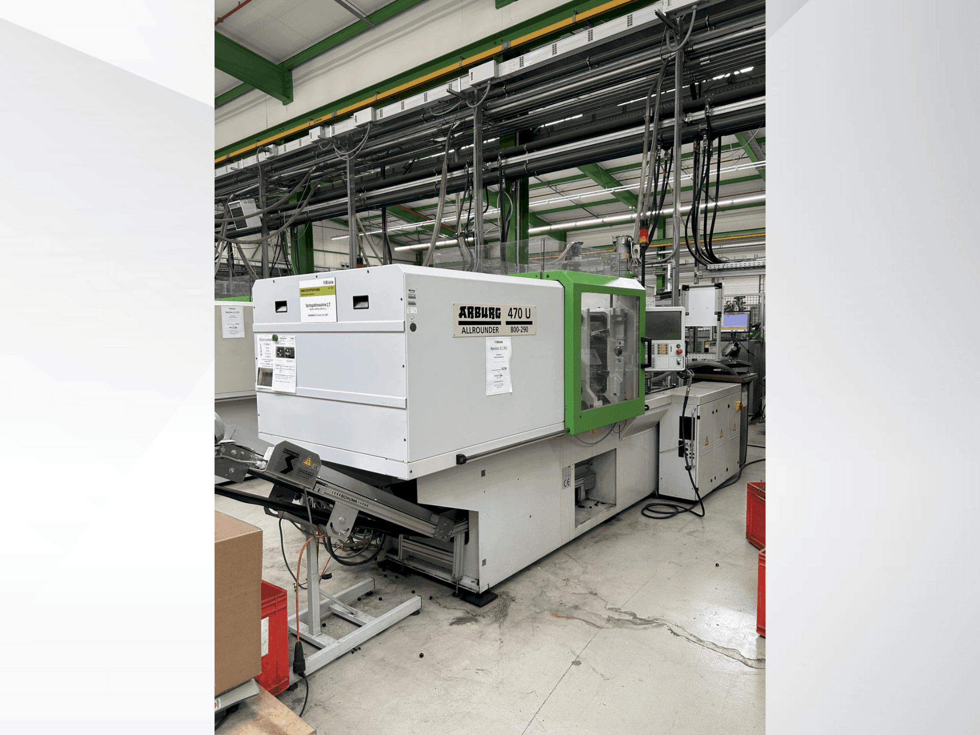A Arburg 470 U / 800-290  gép elölnézete