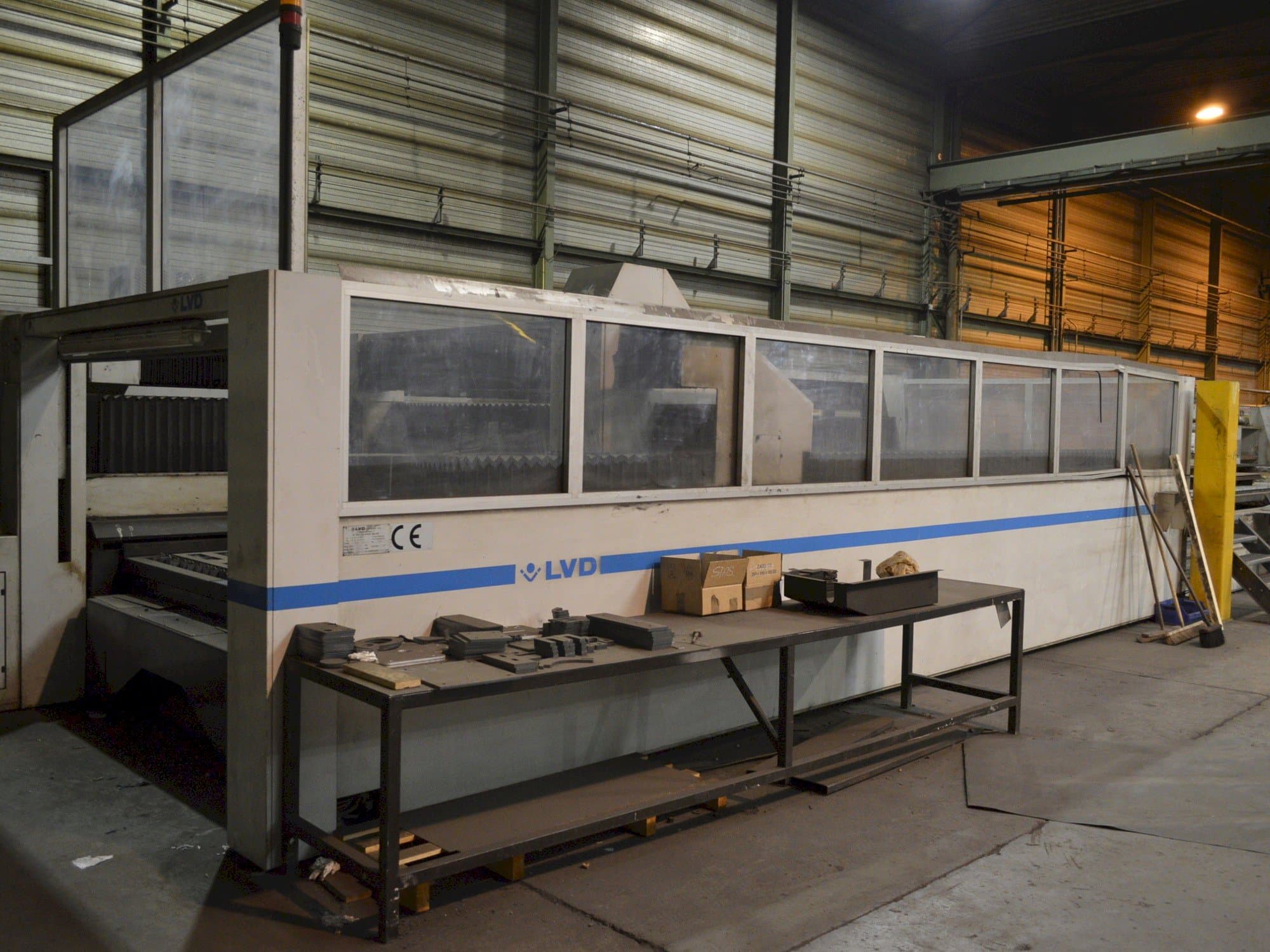 A LVD IMPULS 6020  gép elölnézete