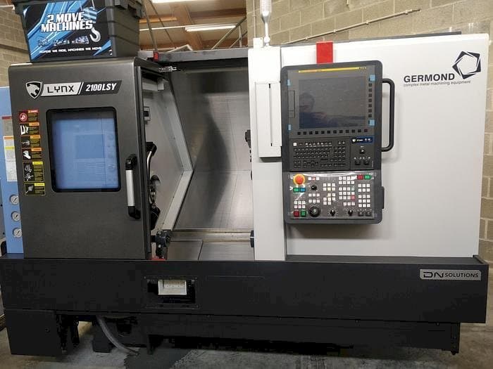 A DN SOLUTIONS LYNX 2100 LSYB  gép elölnézete