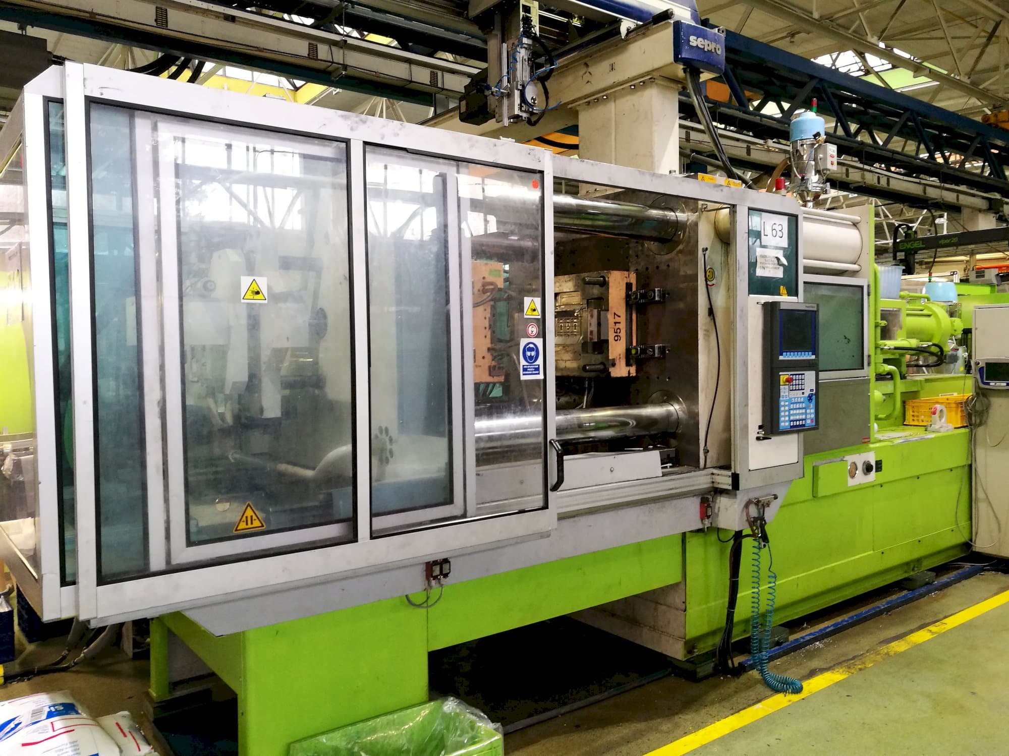 A Krauss Maffei 420-1900 C2  gép bal oldali nézete