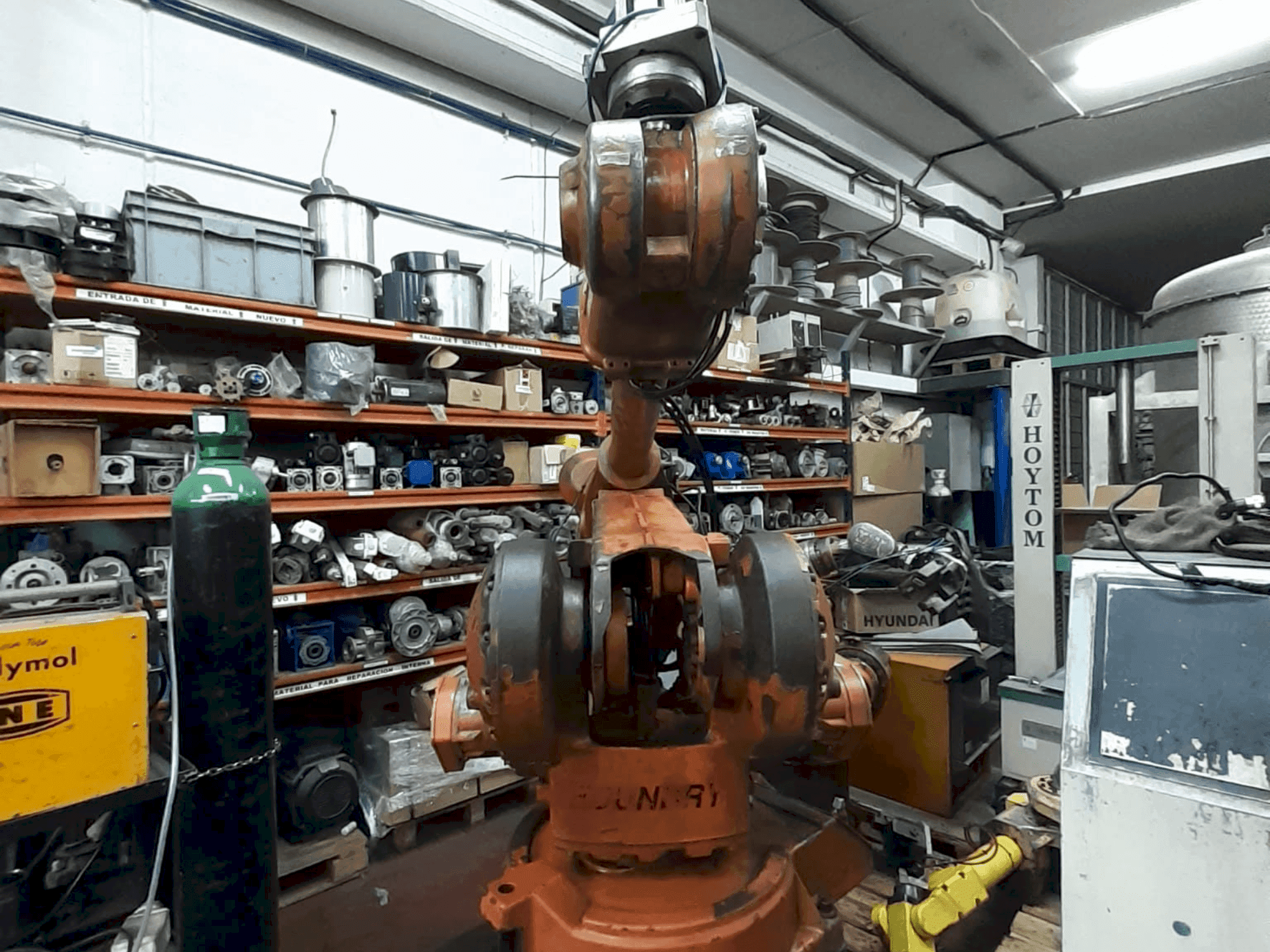 A ABB IRB 4400  (2018)  gép elölnézete