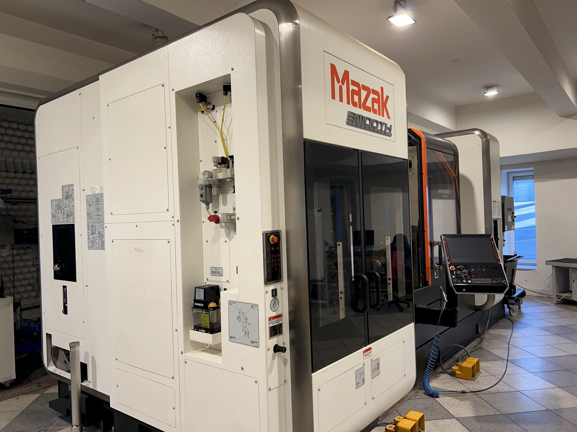 A Mazak Integrex i-200S  gép elölnézete