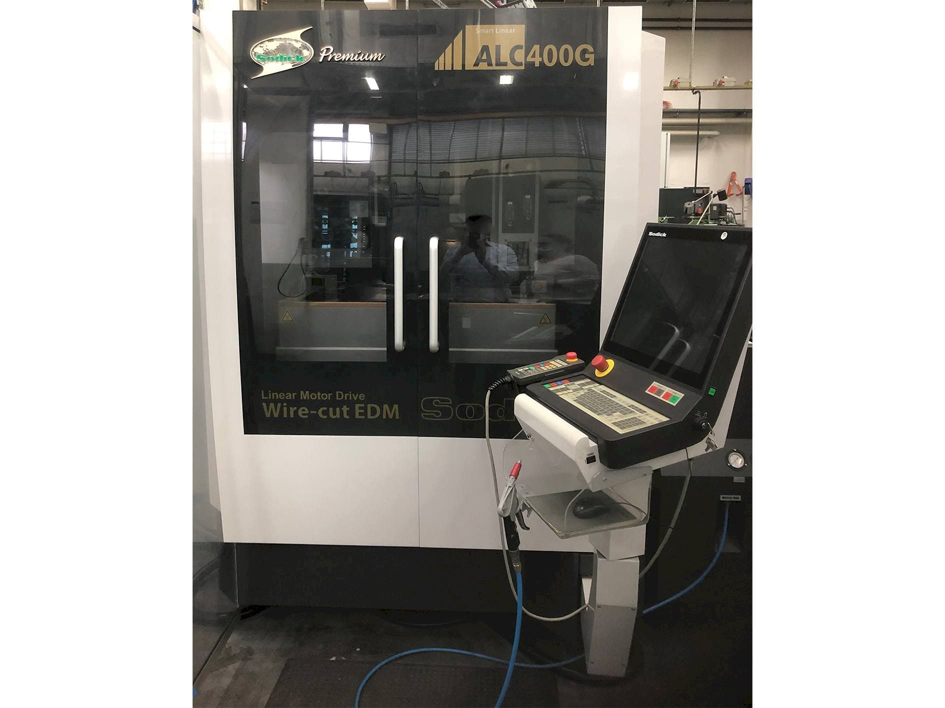 A Sodick ALC400G  gép elölnézete