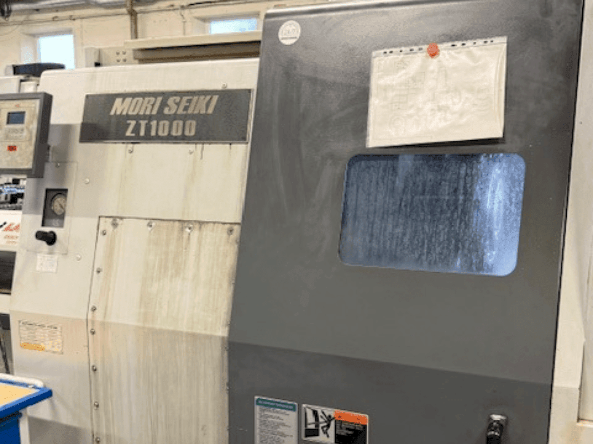 A MORI SEIKI ZT1000Y  gép elölnézete