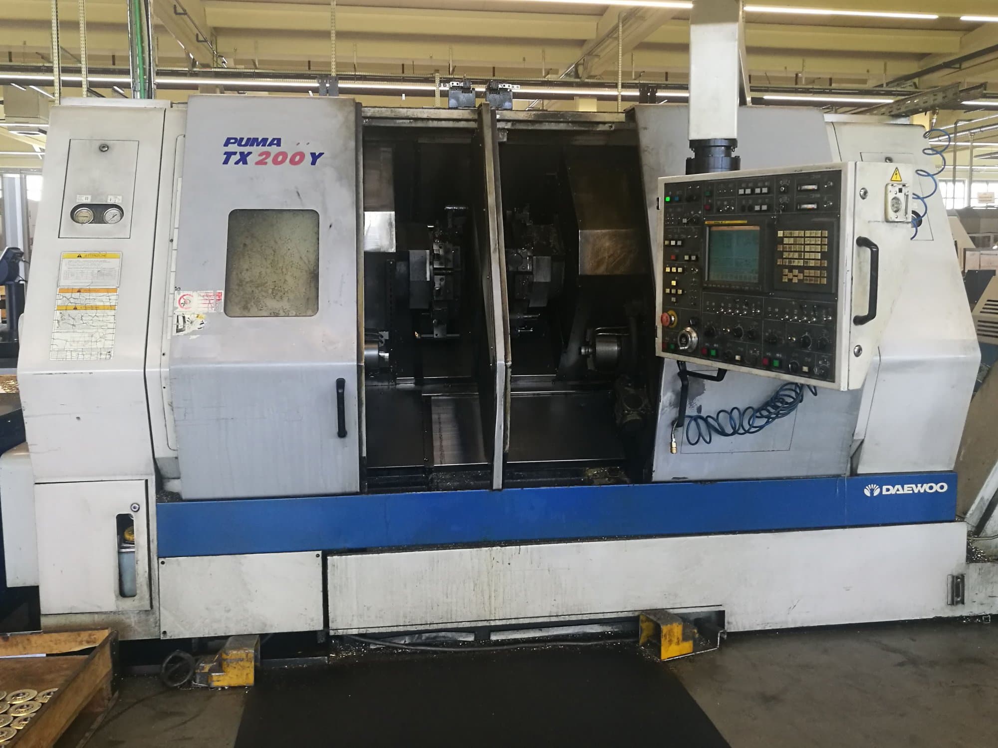 A DAEWOO PUMA TX200Y  gép elölnézete