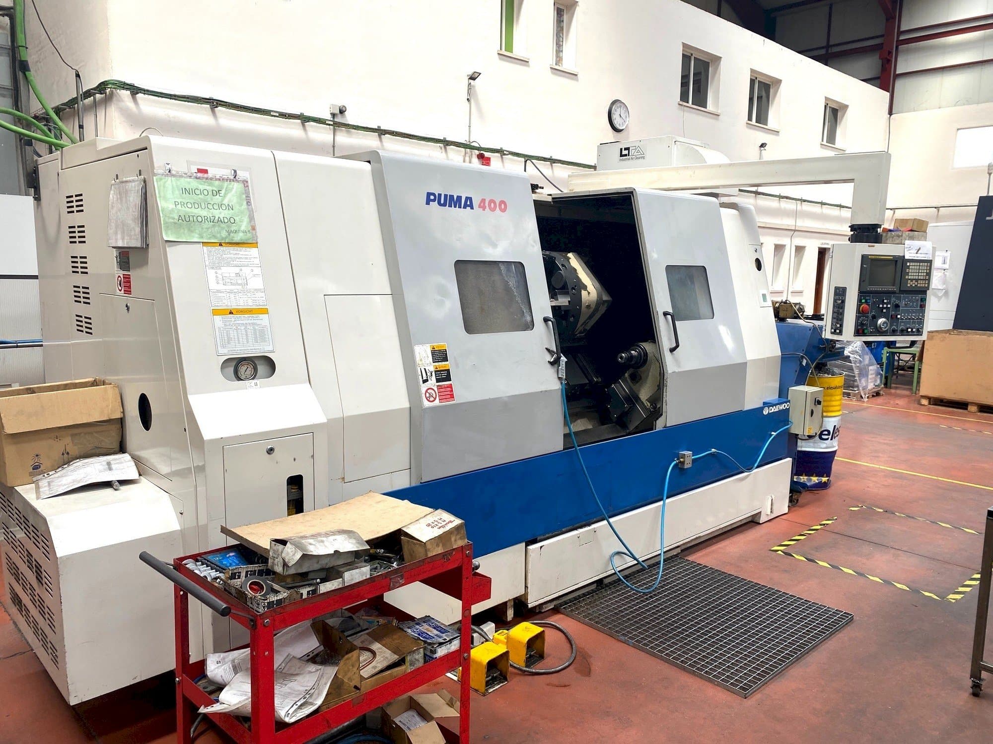 A DAEWOO PUMA 400  gép elölnézete