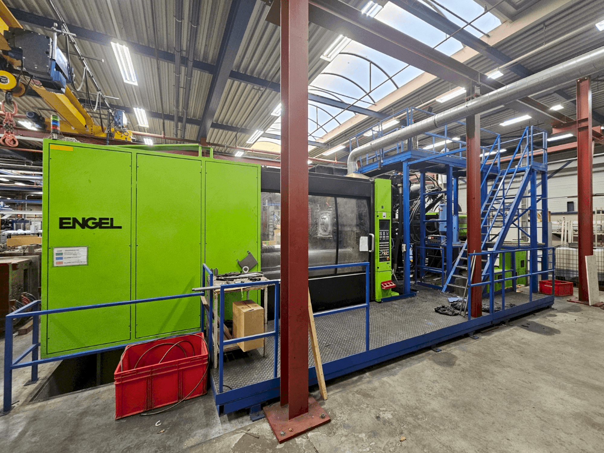 A Engel 16050/2550-1500T Duo 2 F  gép elölnézete