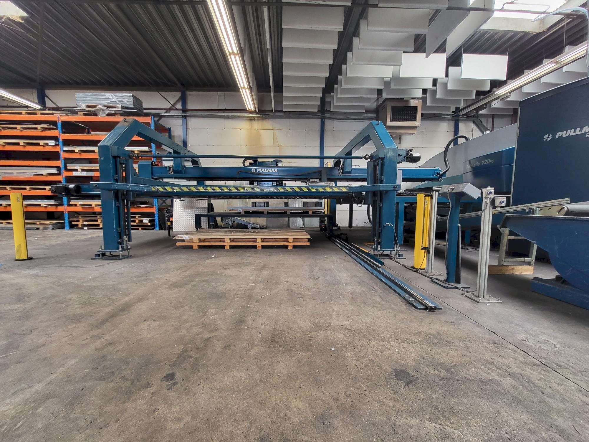 A Pullmax 720  gép elölnézete