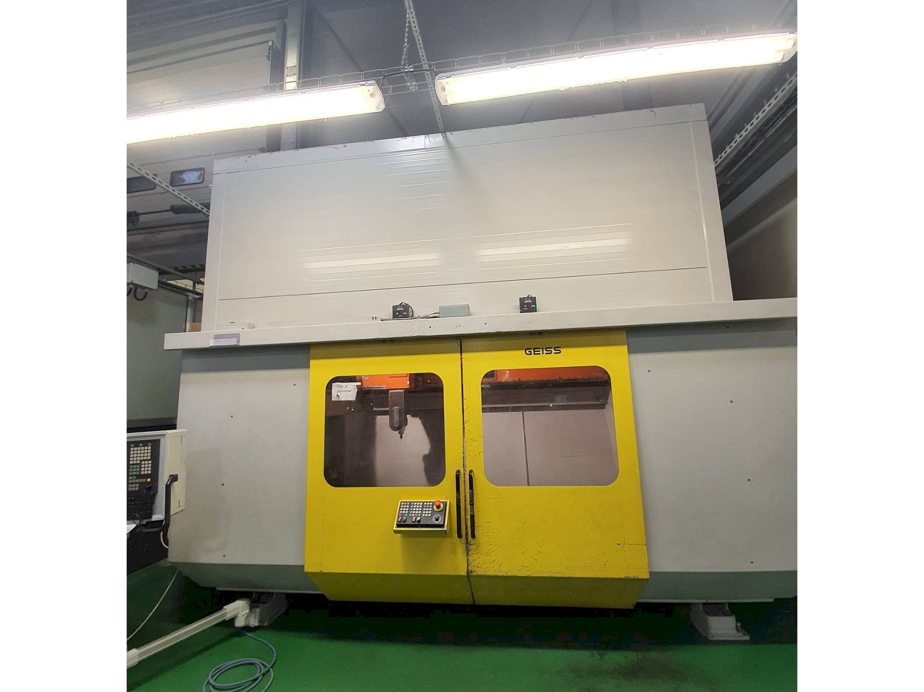 A GEISS FZ 2000x1000 ECO  gép elölnézete