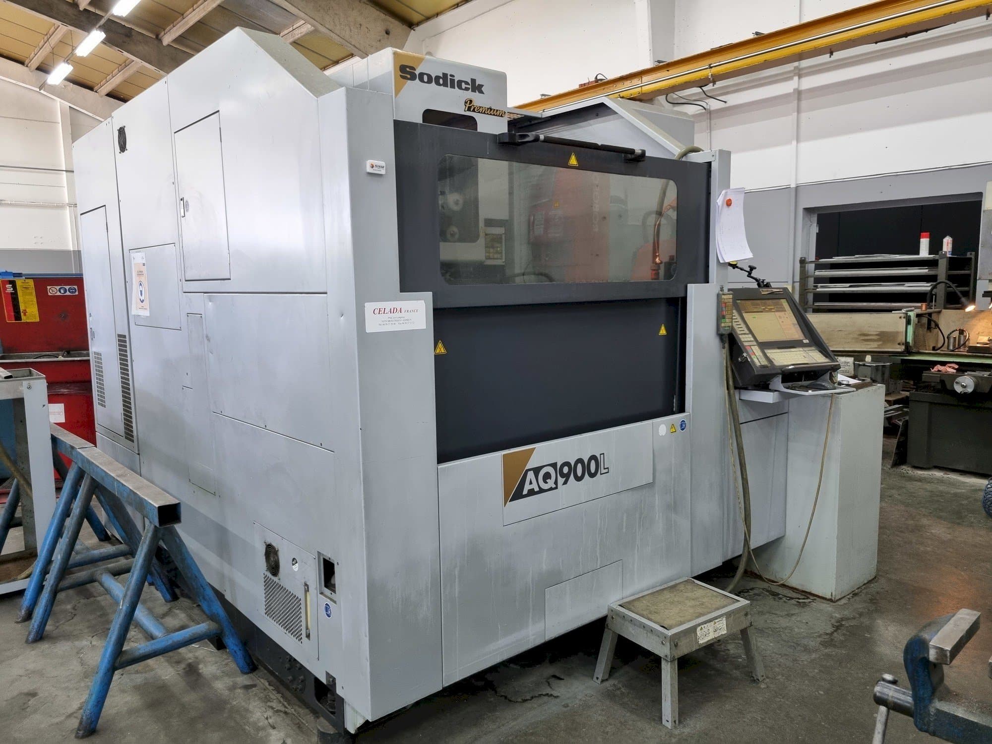 A Sodick AQ900L  gép elölnézete