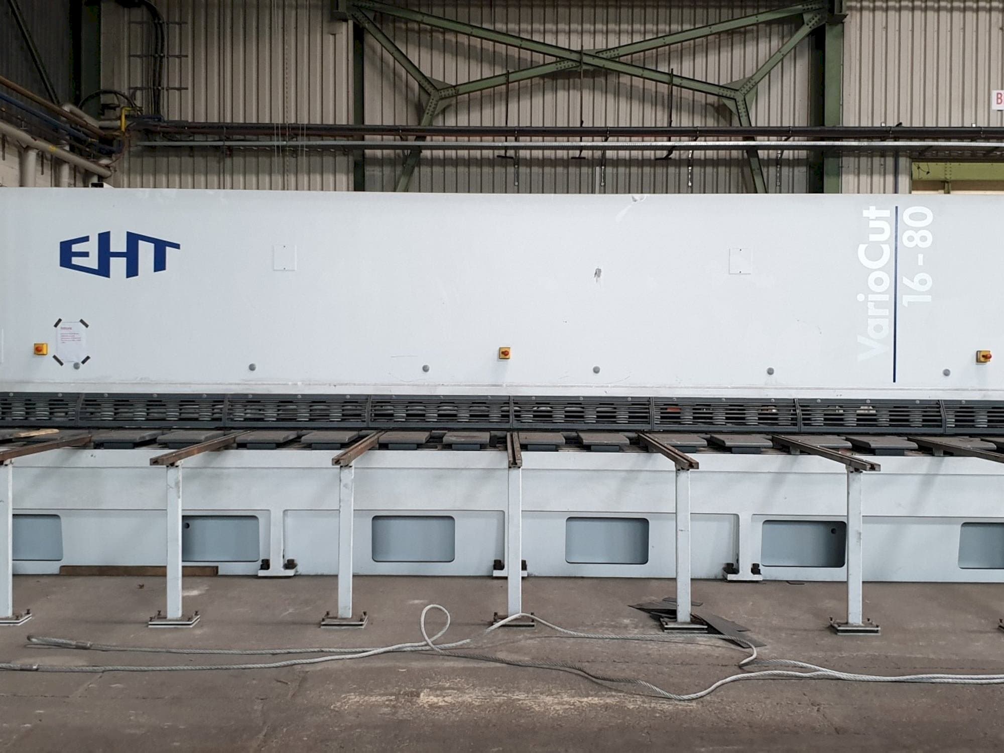 A EHT VarioCut 16-80  gép elölnézete