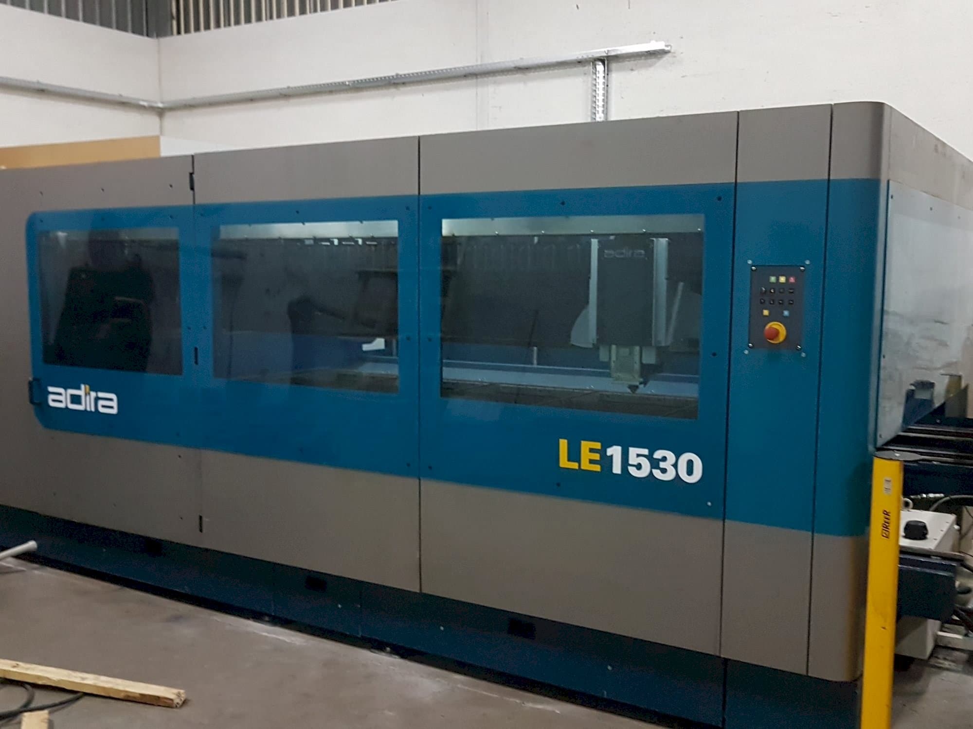 A ADIRA Le1530  gép elölnézete