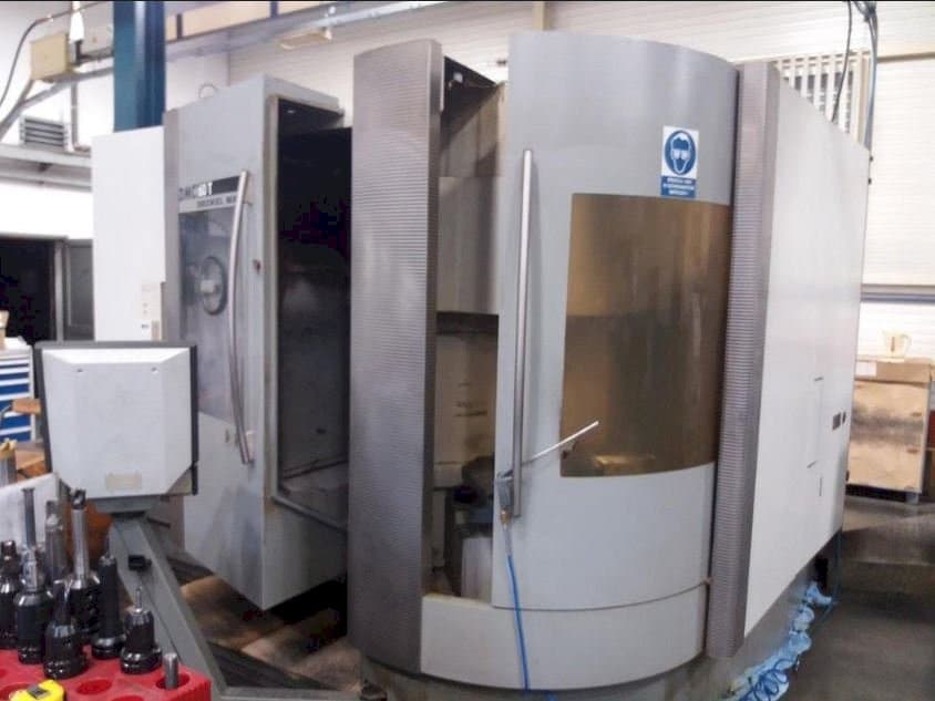 A DECKEL MAHO DMC 60T  gép elölnézete