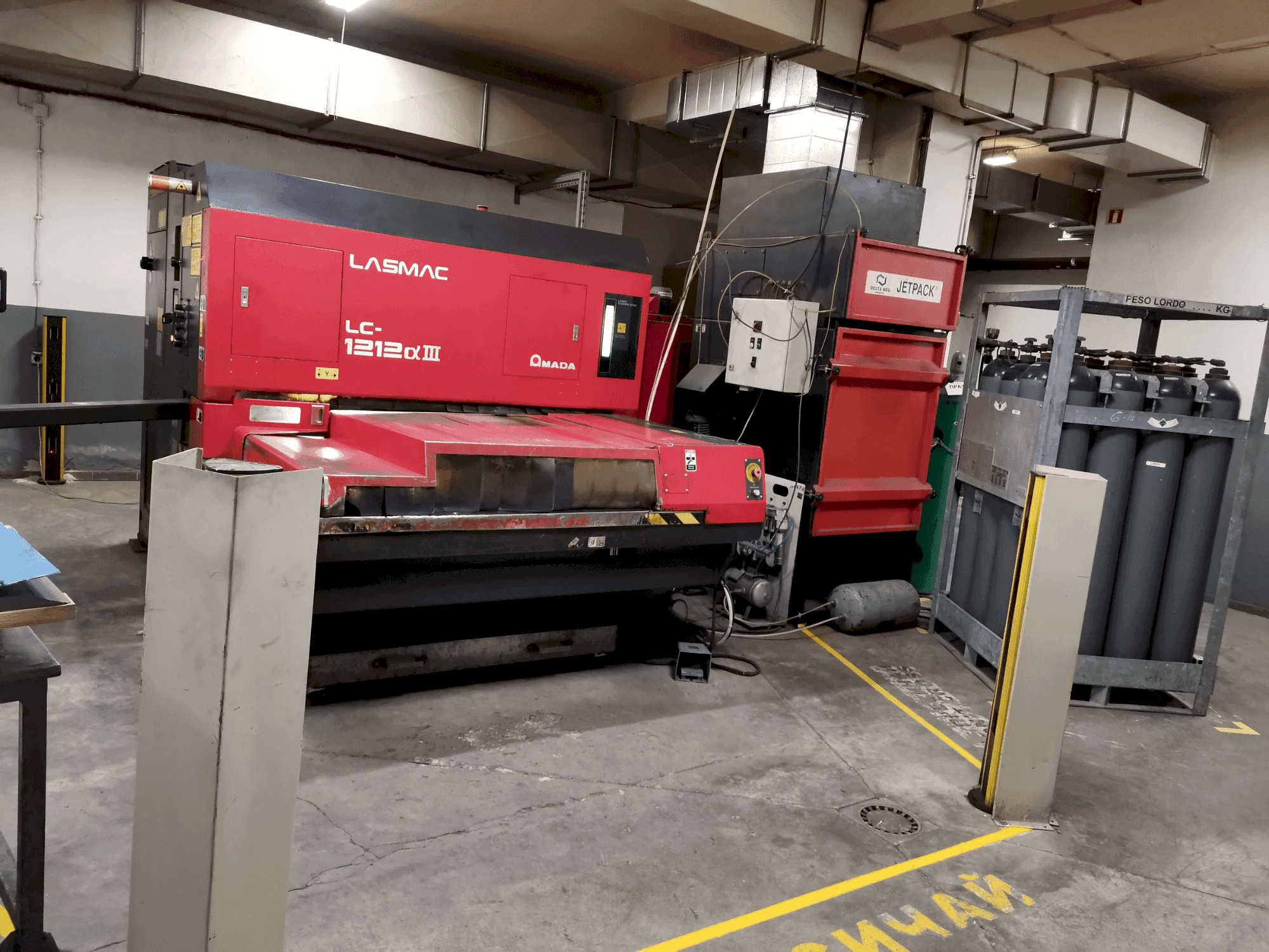 A AMADA LC 12-12 αIII  gép elölnézete